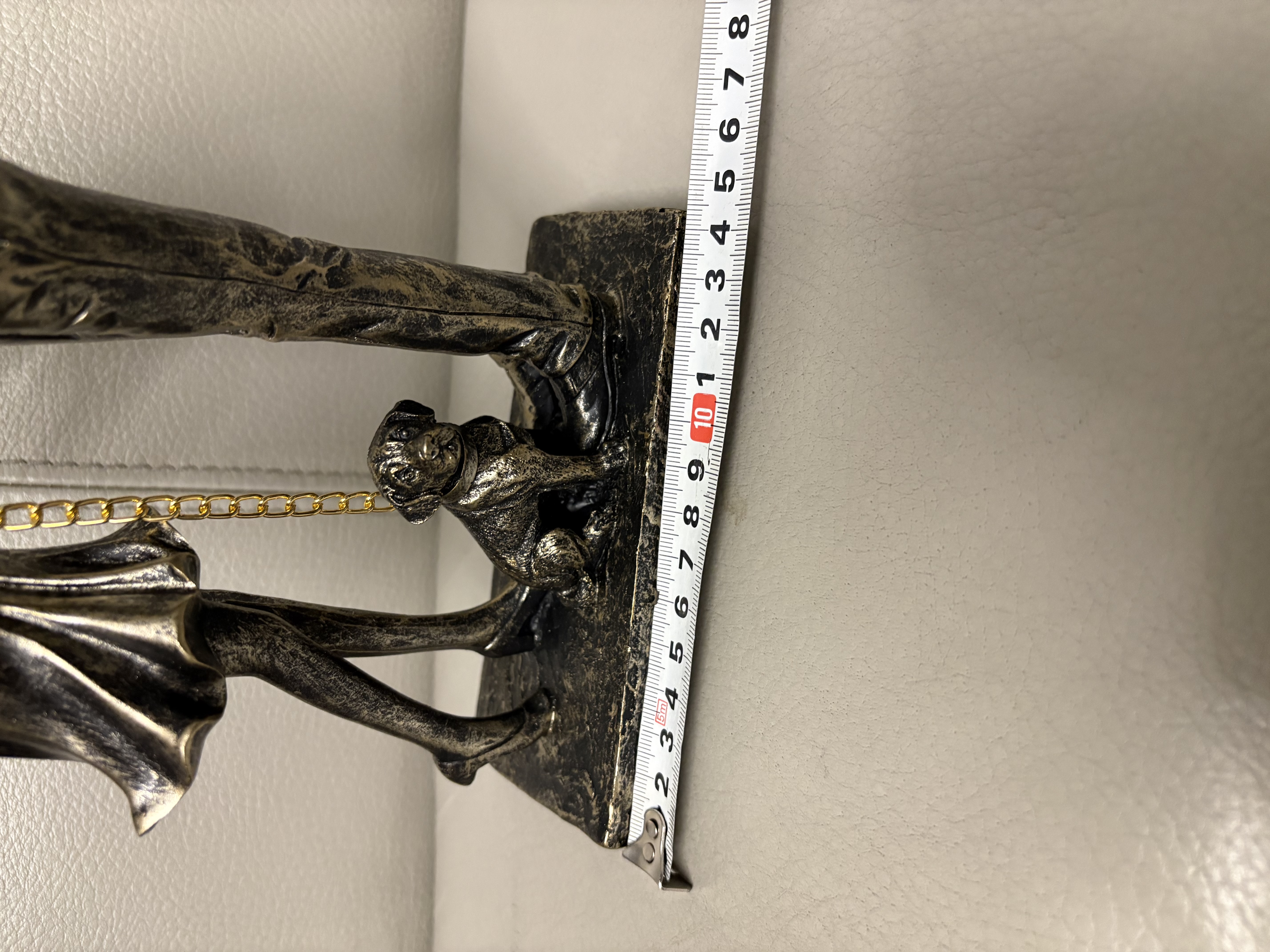Beeld van een koppel met paraplu en hond(nieuwe) – foto 5 – kavel bij GSD Auctions, Zoeterwoude
