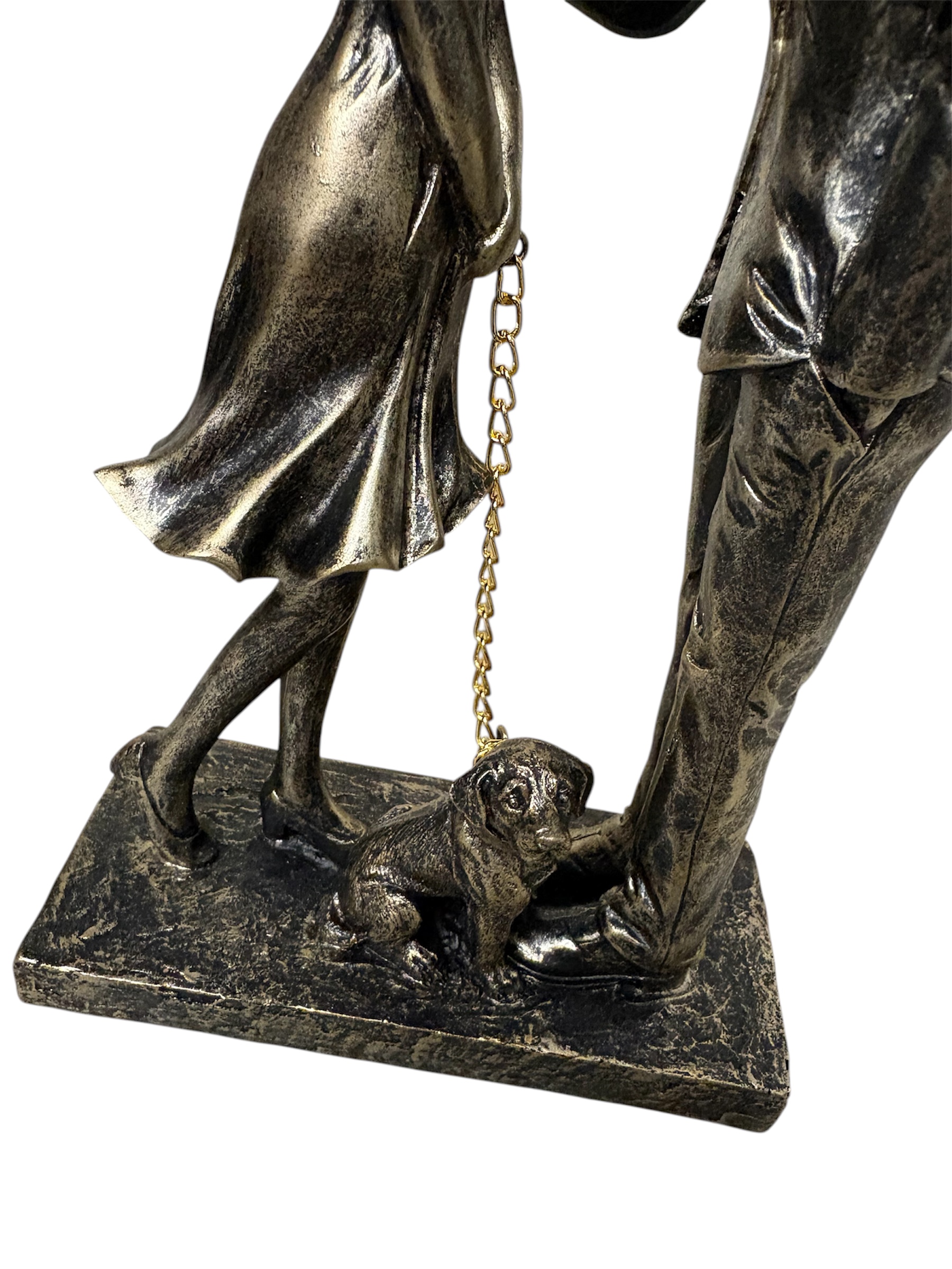 Beeld van een koppel met paraplu en hond(nieuwe) – foto 2 – kavel bij GSD Auctions, Zoeterwoude