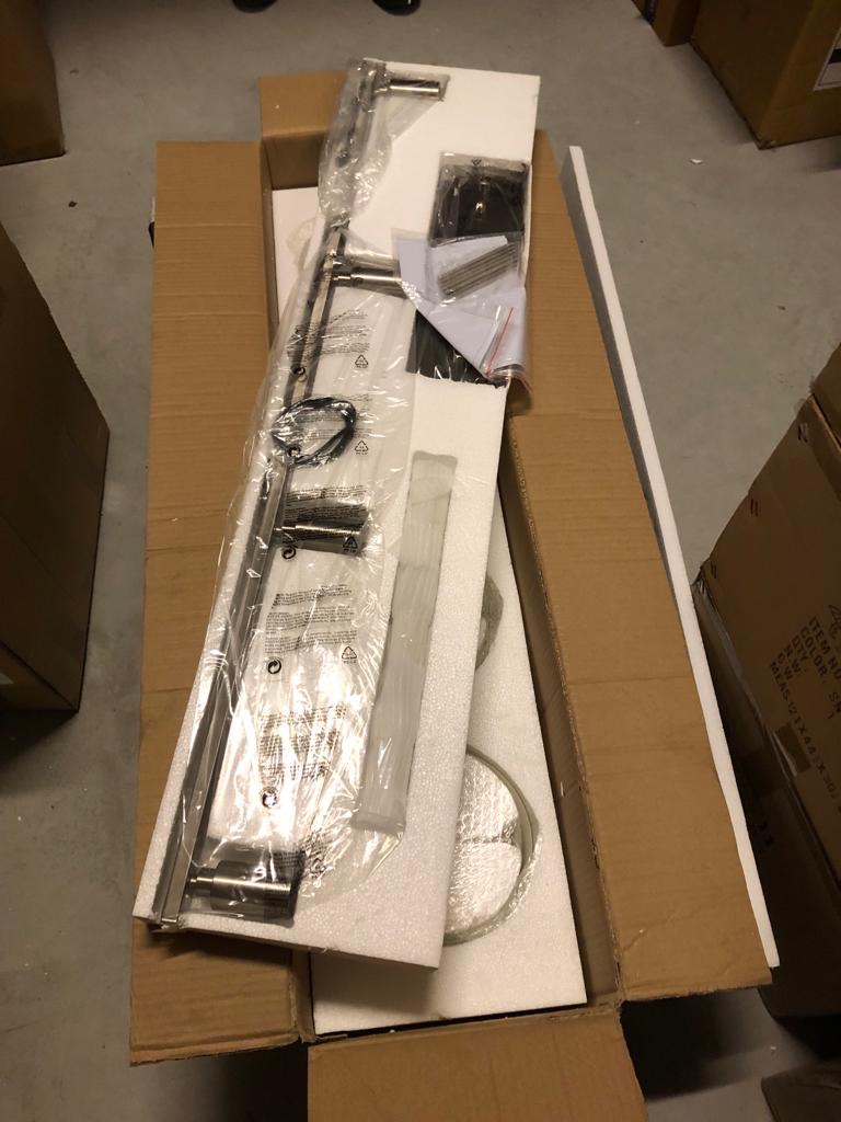 Hanglamp met 4 witte glazen lampenkappen (nieuw in doos) – foto 5 – kavel bij GSD Auctions, Zoeterwoude