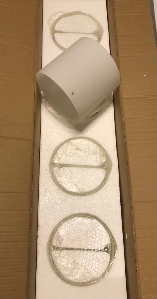 Hanglamp met 4 witte glazen lampenkappen (nieuw in doos) – foto 6 – kavel bij GSD Auctions, Zoeterwoude