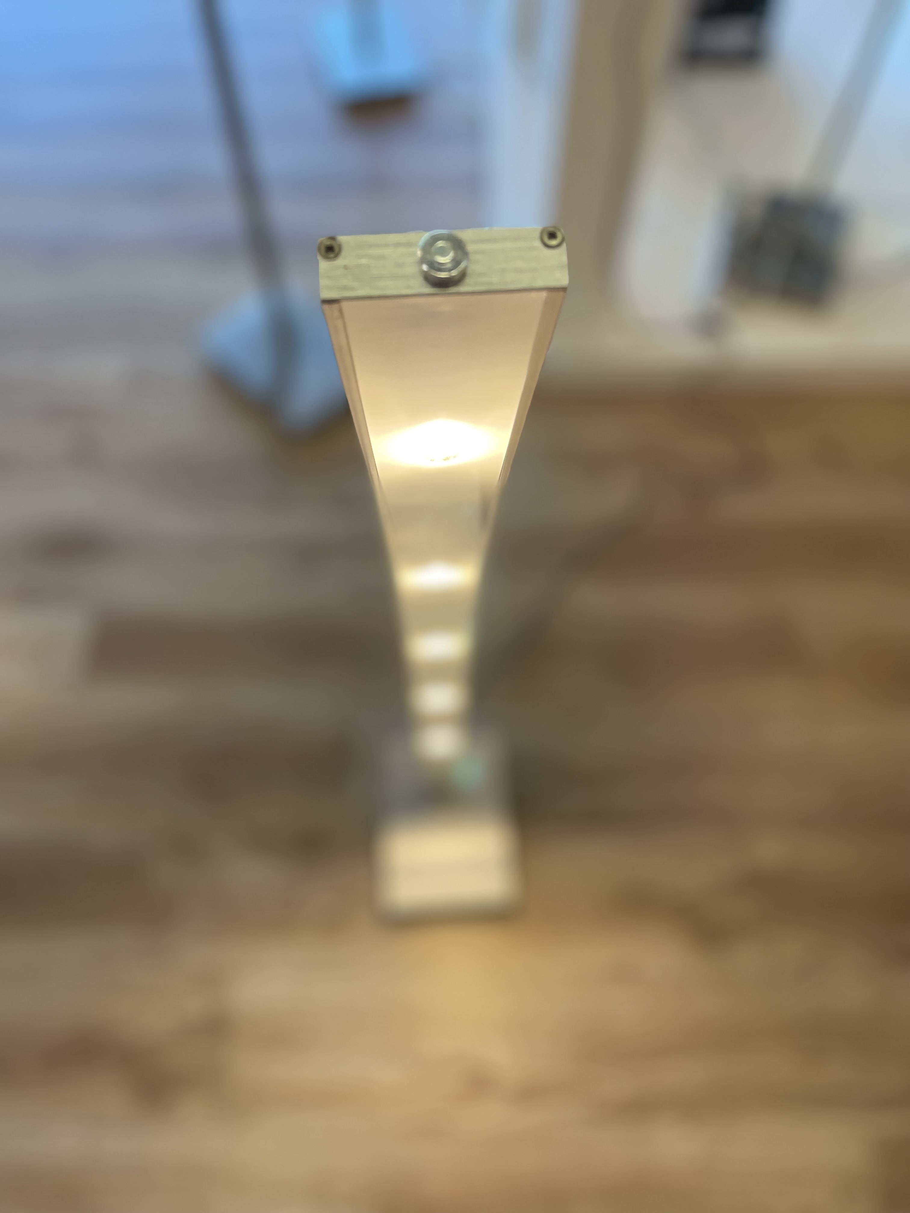 Vloerlamp Led streep (nieuw in doos) – foto 5 – kavel bij GSD Auctions, Zoeterwoude