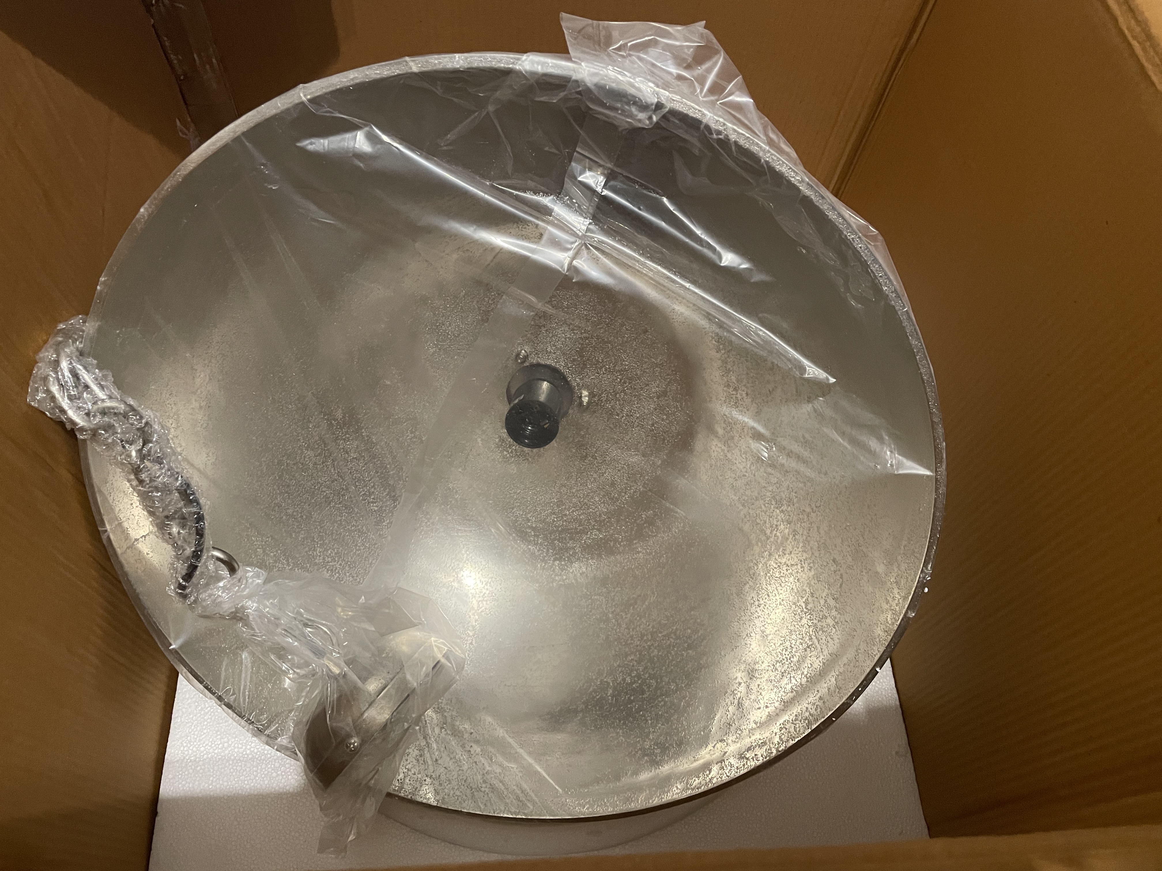 Industriële hanglamp aluminium (nieuw in doos) – foto 4 – kavel bij GSD Auctions, Zoeterwoude