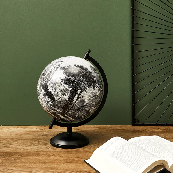 Wereldbol "globe deco black forest" diameter 21.4cm (Nieuwe) – kavel bij GSD Auctions, Zoeterwoude