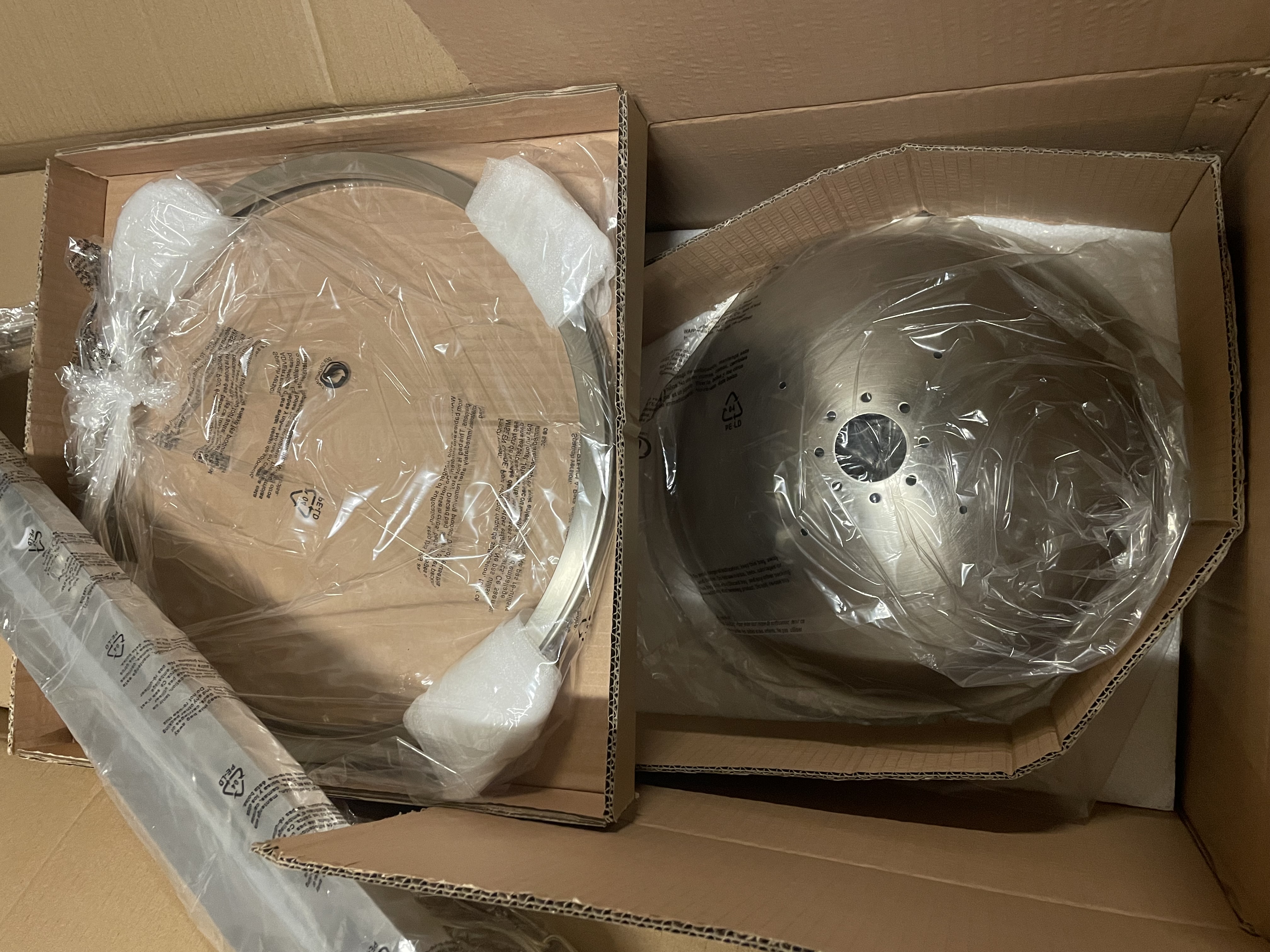 Industriële rvs hanglamp met 2 lampen (nieuw in doos) – foto 4 – kavel bij GSD Auctions, Zoeterwoude