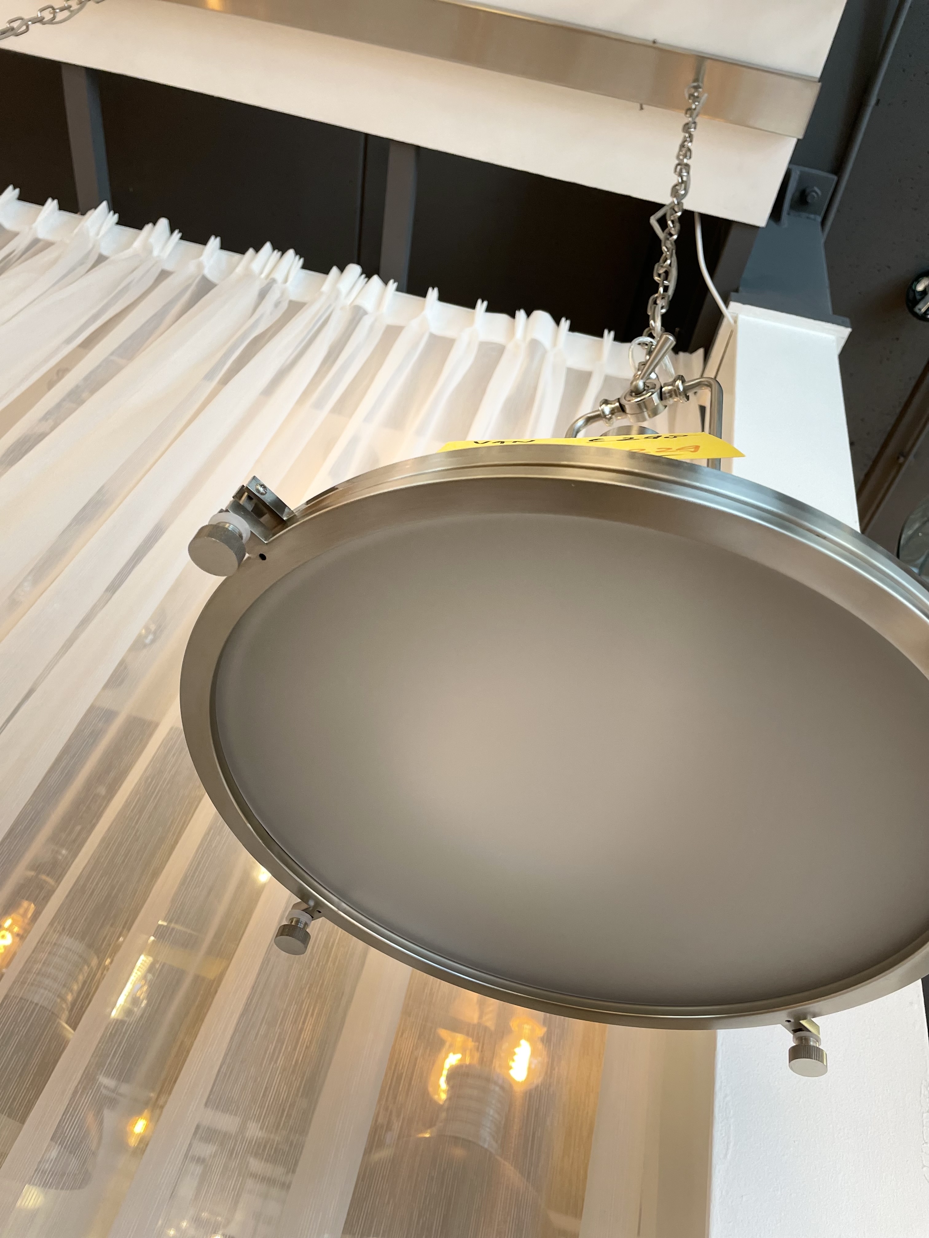 Industriële rvs hanglamp met 2 lampen (nieuw in doos) – foto 3 – kavel bij GSD Auctions, Zoeterwoude
