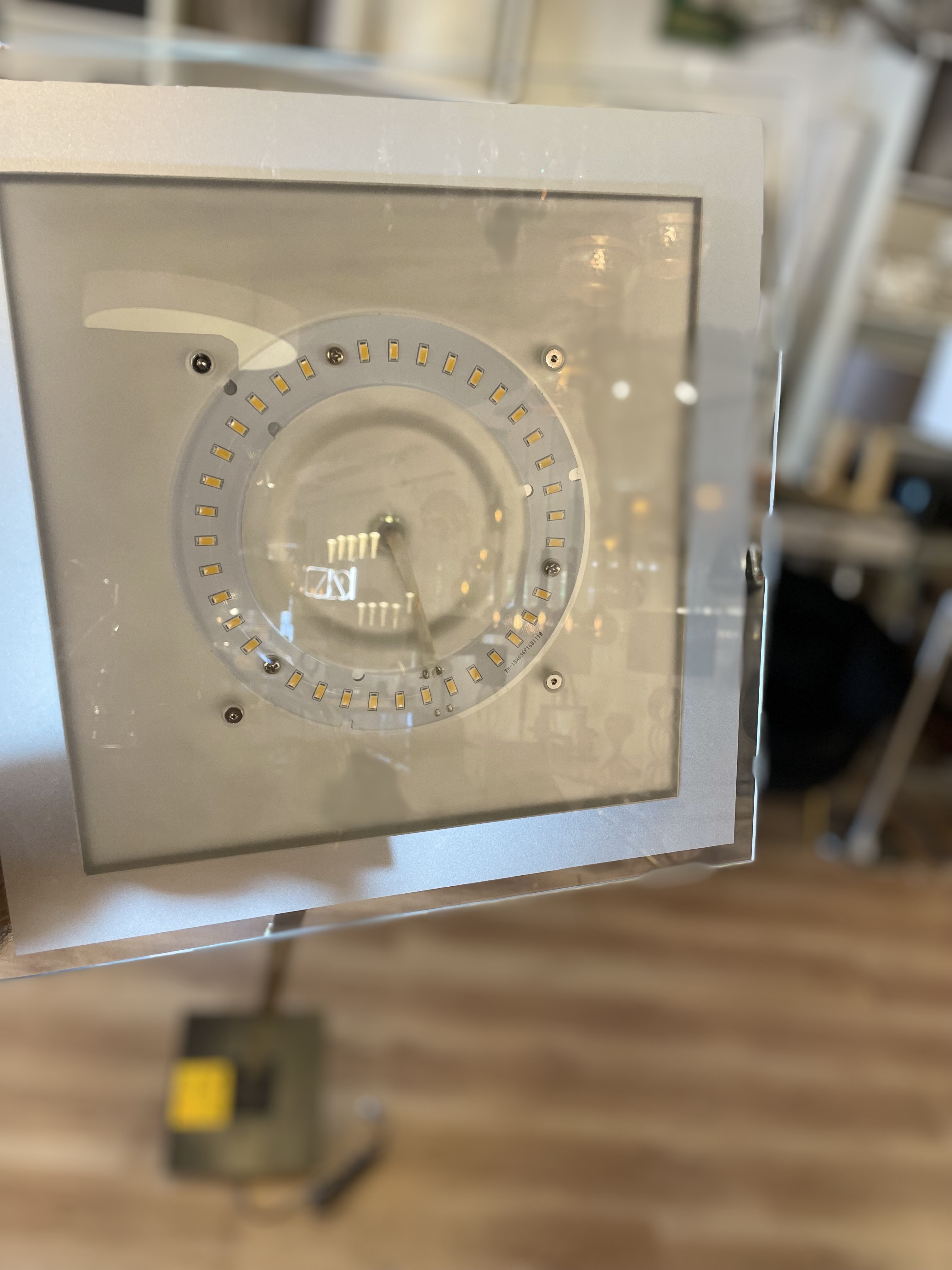 Vloerlamp Led vierkant glas plaat (nieuw in doos) – foto 3 – kavel bij GSD Auctions, Zoeterwoude