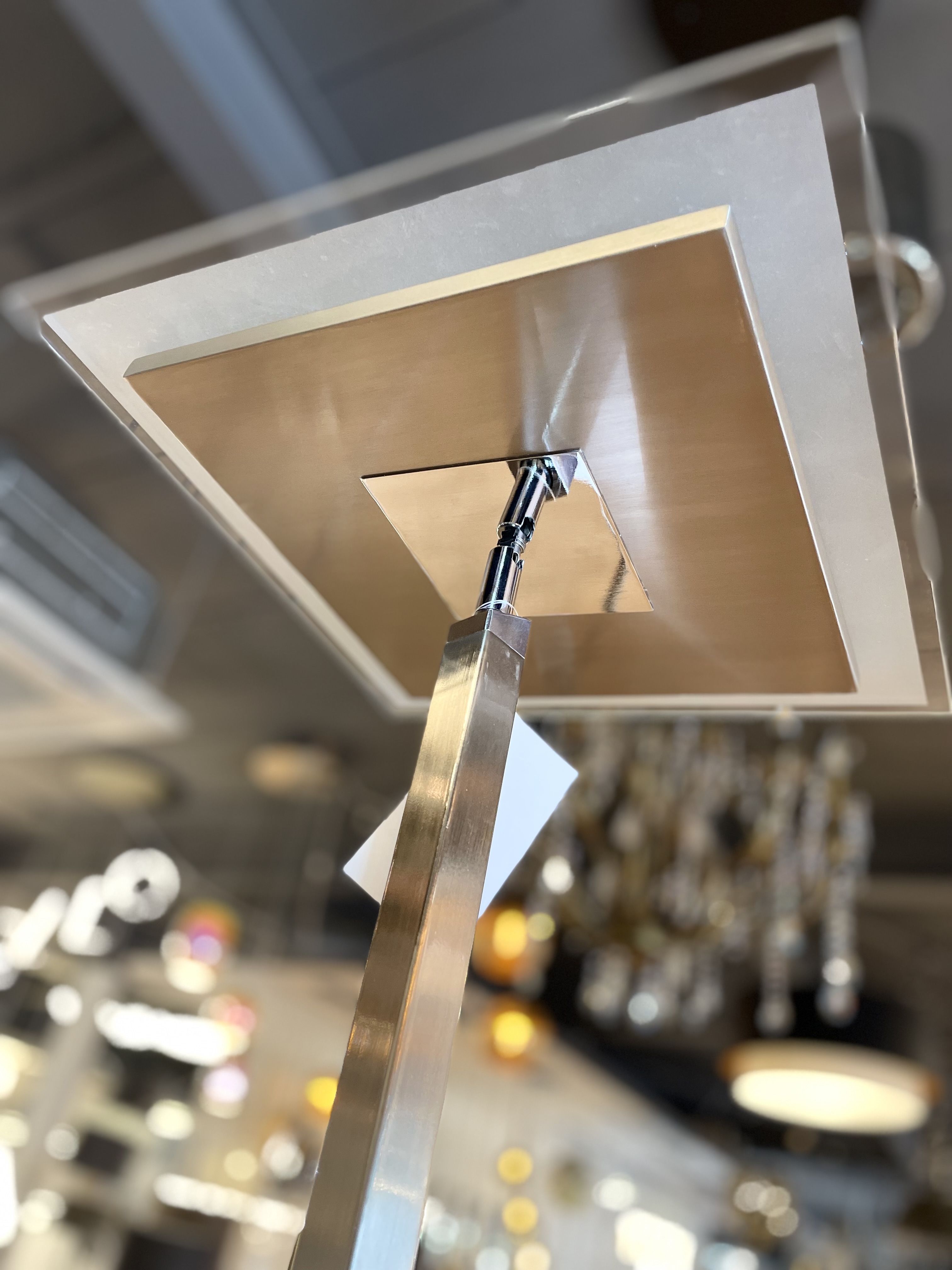 Vloerlamp Led vierkant glas plaat (nieuw in doos) – kavel bij GSD Auctions, Zoeterwoude