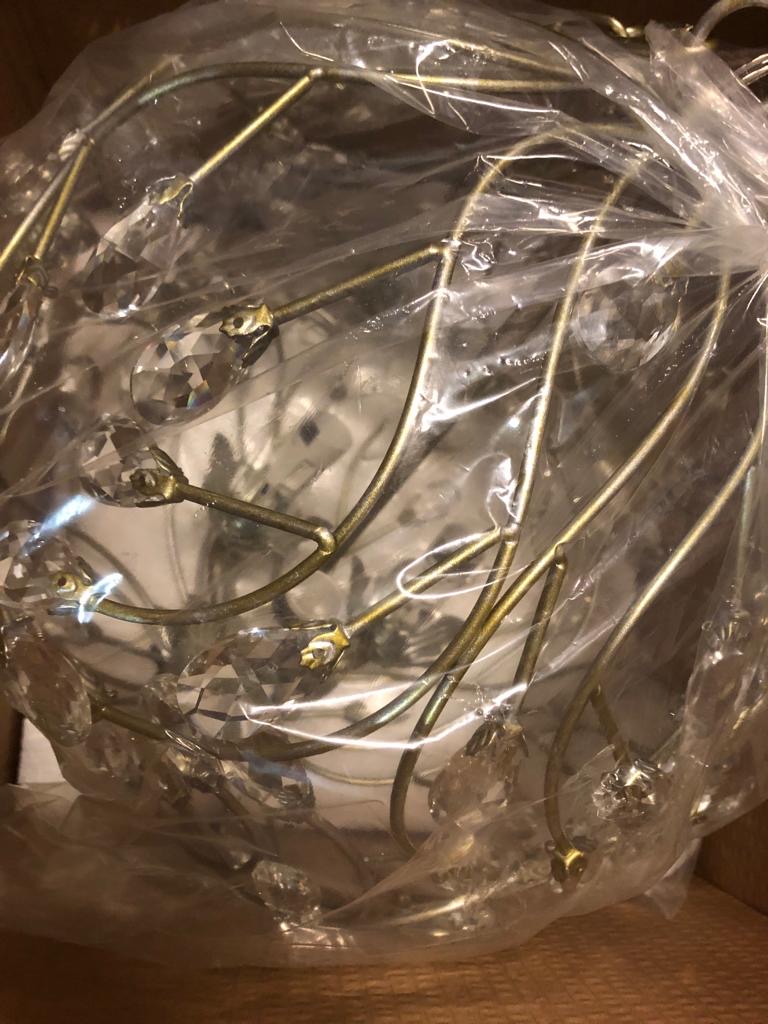 Goudkleurige Kroonluchter rond met kristallen(nieuw in doos) – foto 4 – kavel bij GSD Auctions, Zoeterwoude