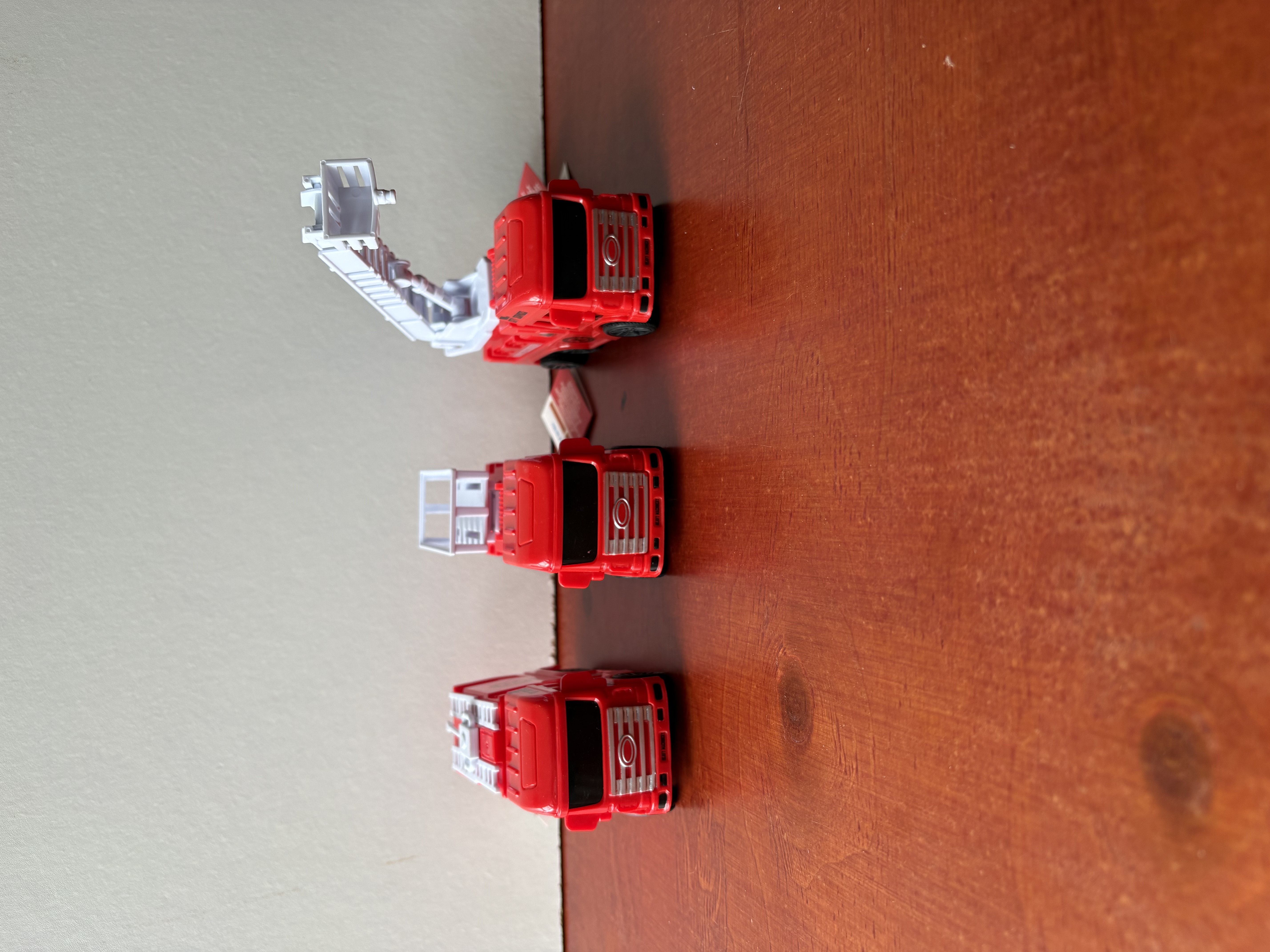 3 rode spel auto's nieuwe 16 cm – foto 3 – kavel bij GSD Auctions, Zoeterwoude