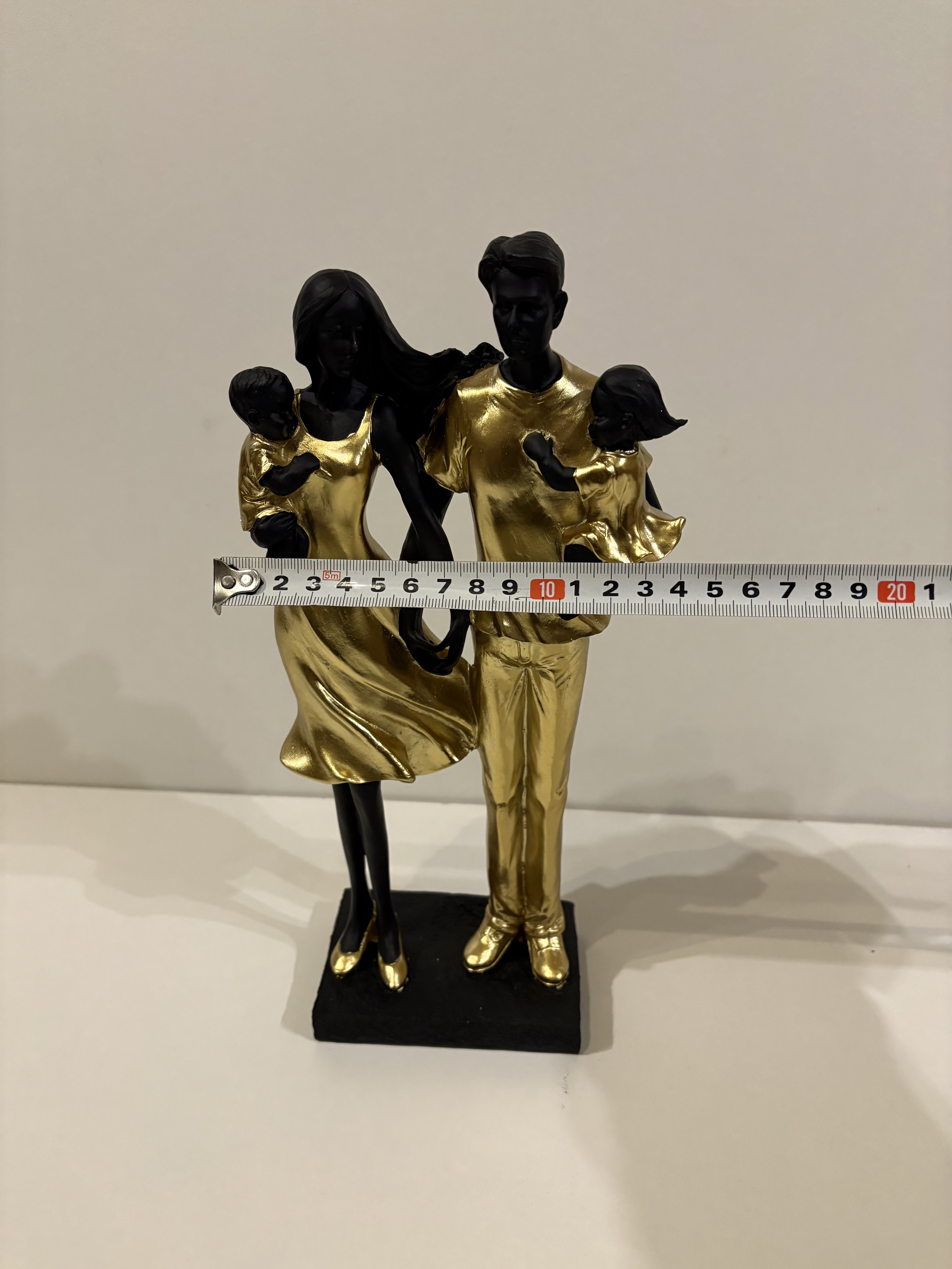 Echtpaar met 2 kinderen staand goud/zwart h=29,5cm (nieuwe) – foto 6 – kavel bij GSD Auctions, Zoeterwoude