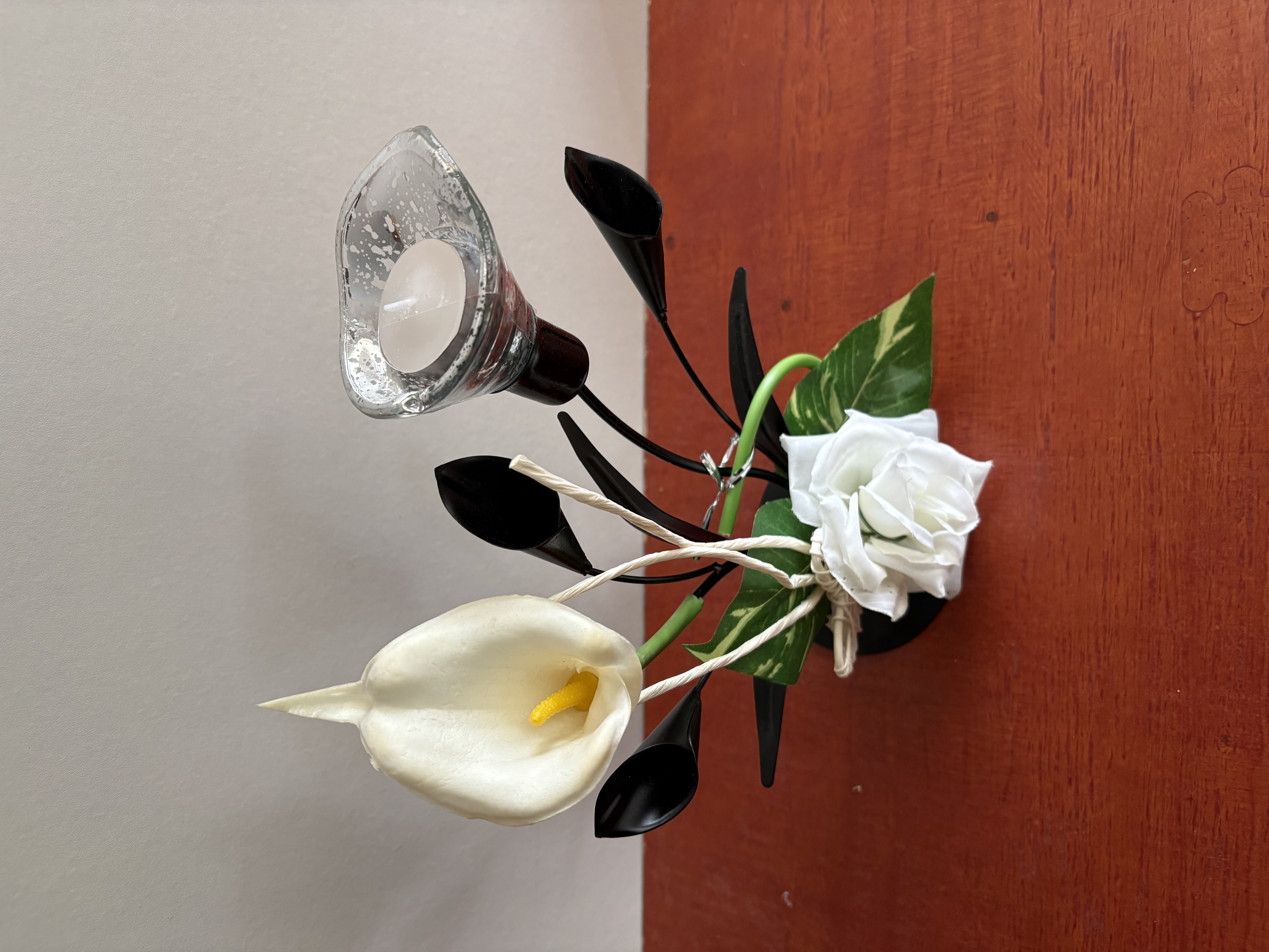 Theelichtje houder metaal en kunstbloem – foto 2 – kavel bij GSD Auctions, Zoeterwoude