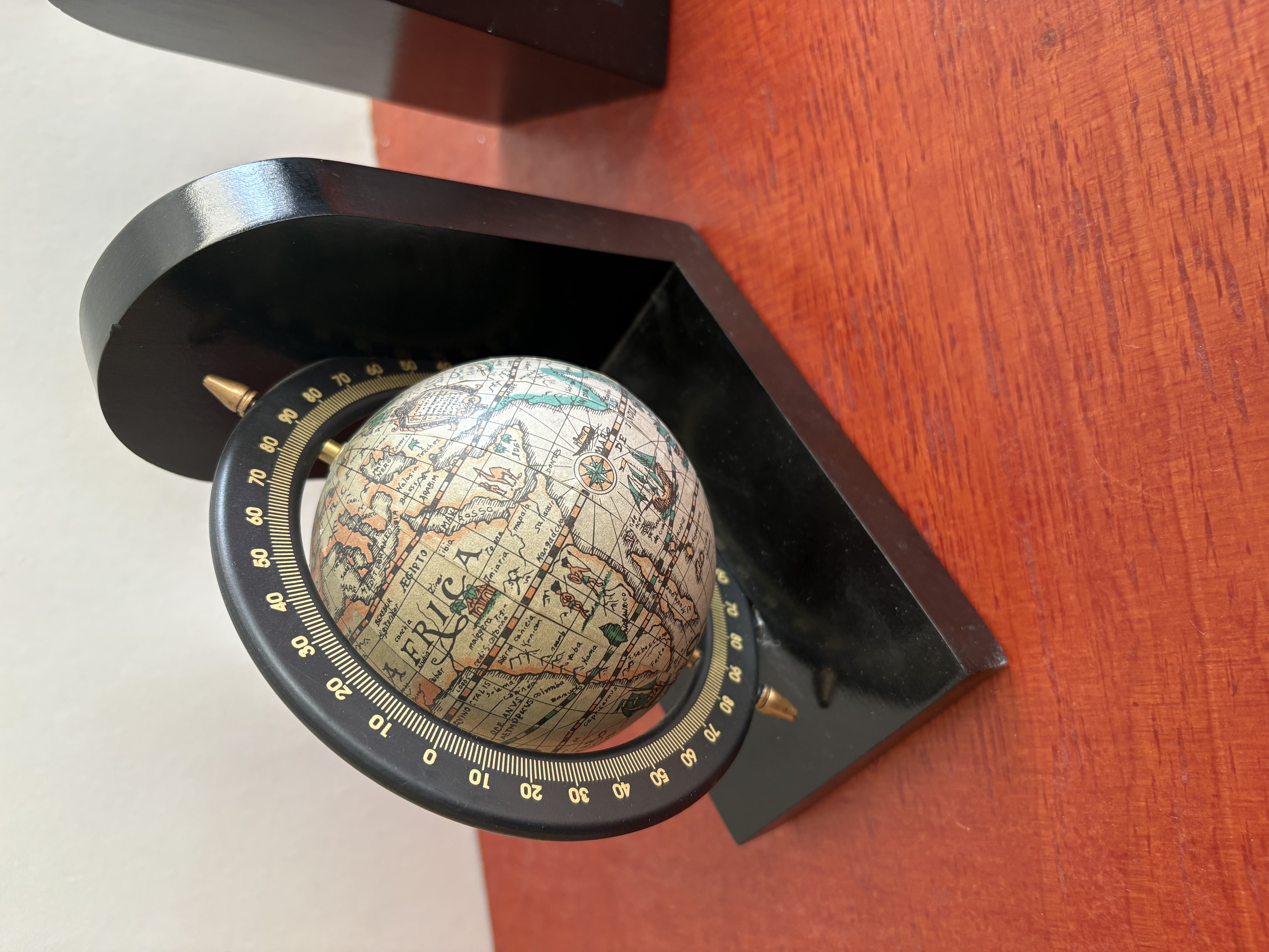 Wereldbol als boeken met ring – foto 2 – kavel bij GSD Auctions, Zoeterwoude