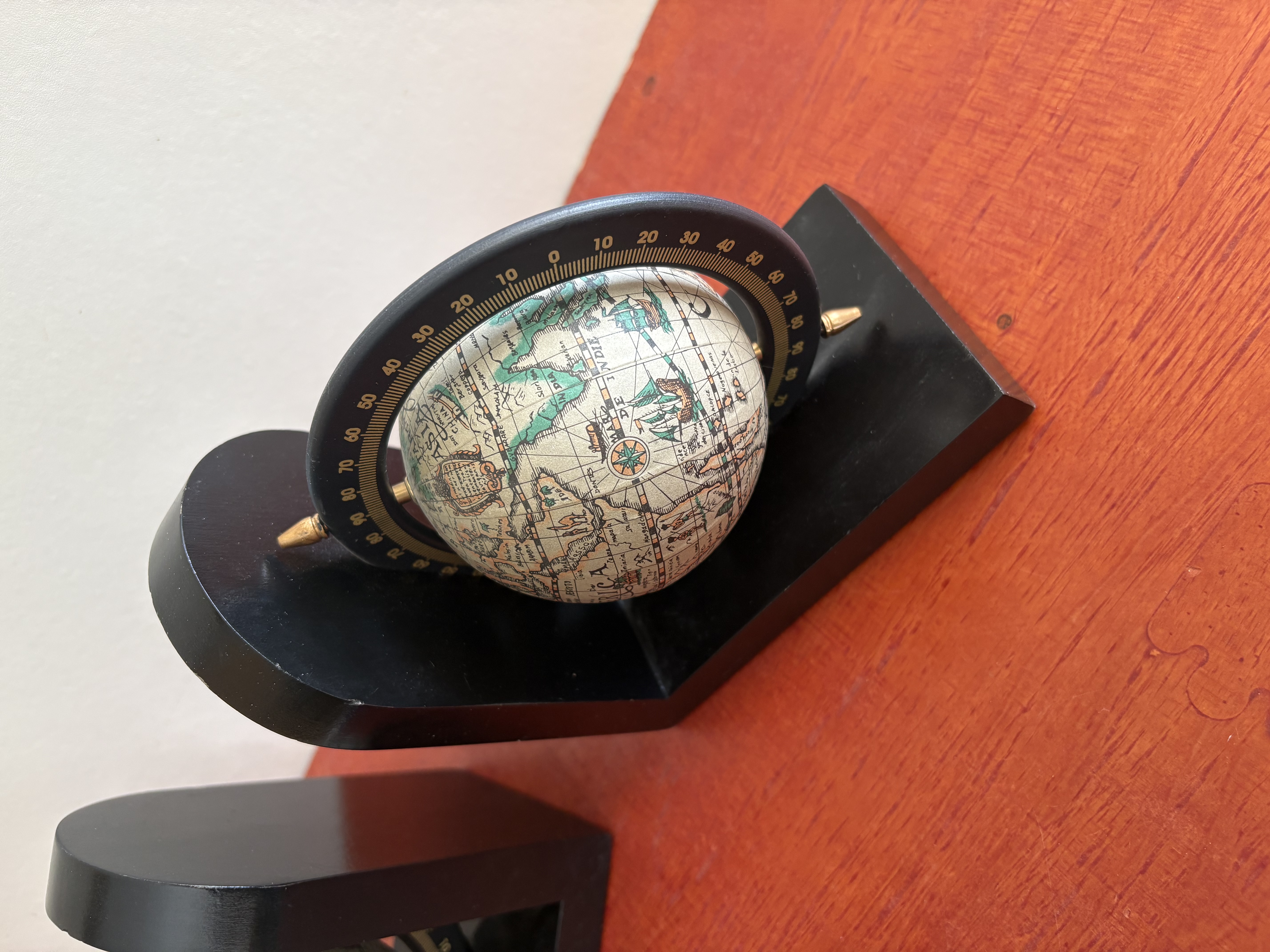 Wereldbol als boeken met ring – foto 3 – kavel bij GSD Auctions, Zoeterwoude