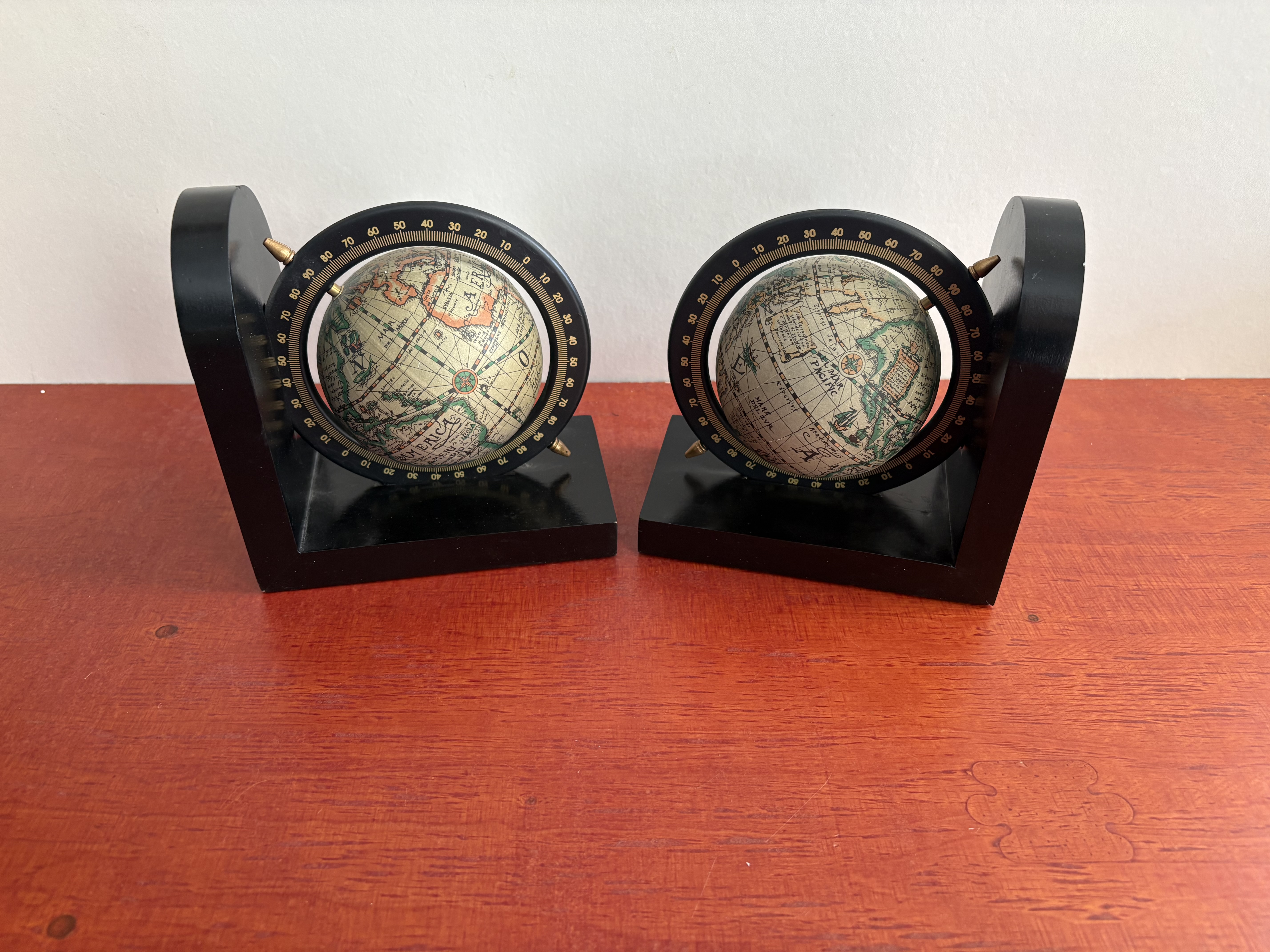 Wereldbol als boeken met ring – foto 4 – kavel bij GSD Auctions, Zoeterwoude