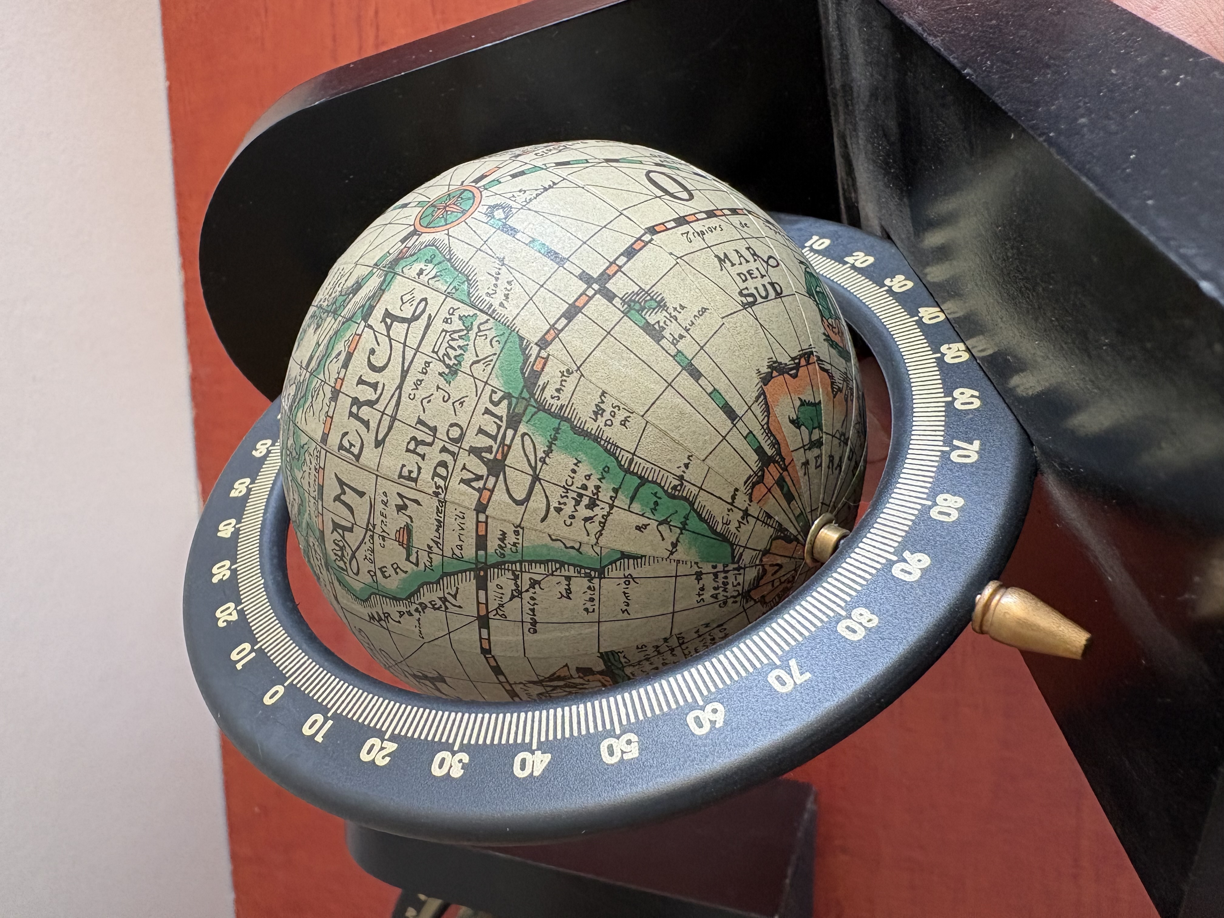 Wereldbol als boeken met ring – foto 8 – kavel bij GSD Auctions, Zoeterwoude