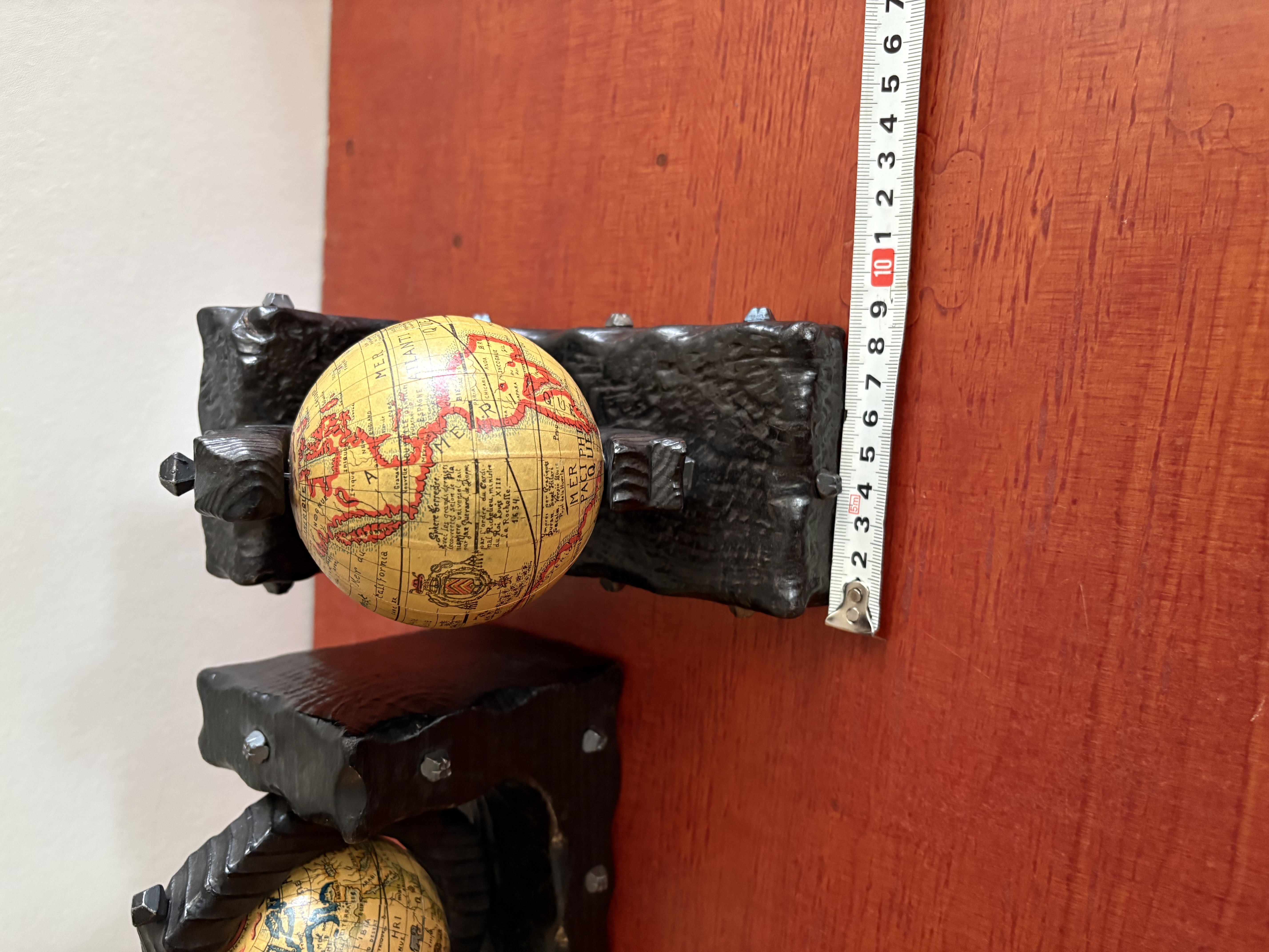 Wereldbol als boeken steun – foto 5 – kavel bij GSD Auctions, Zoeterwoude