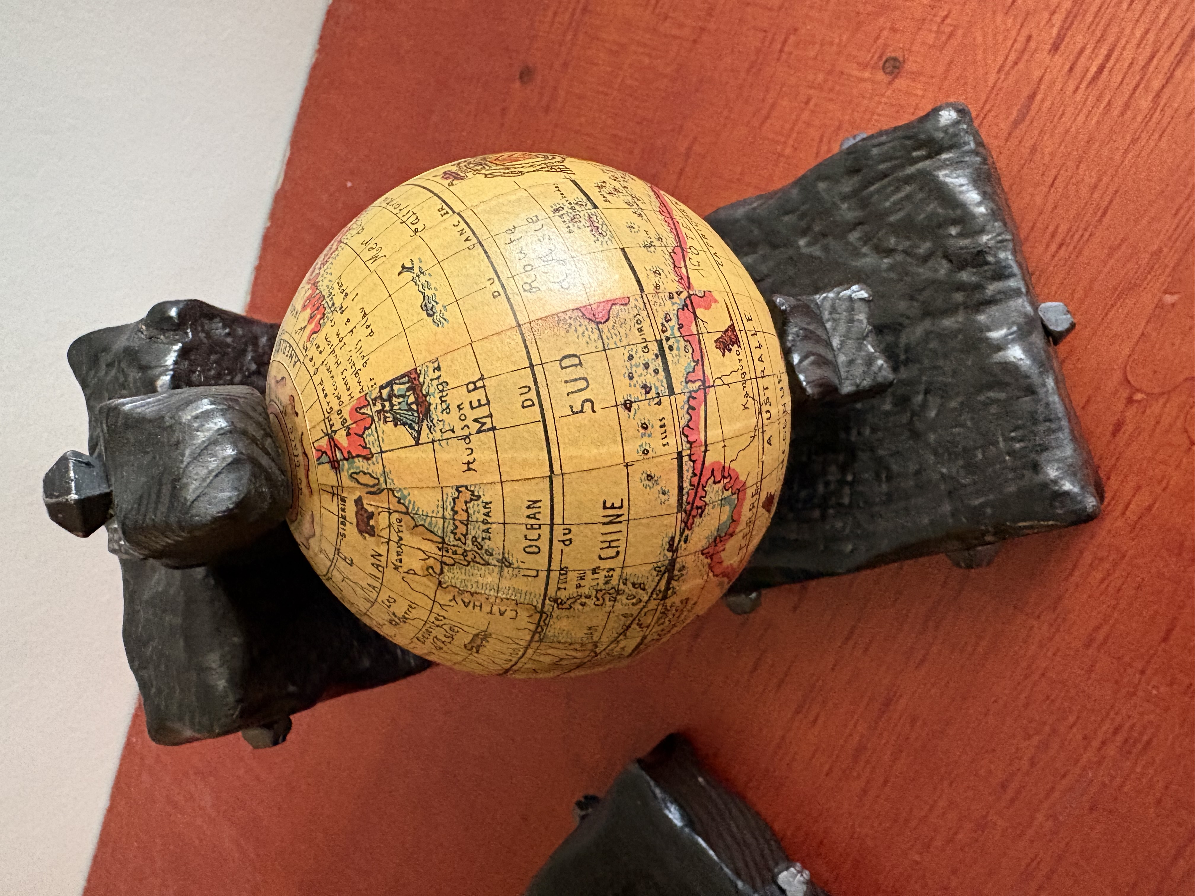 Wereldbol als boeken steun – foto 8 – kavel bij GSD Auctions, Zoeterwoude