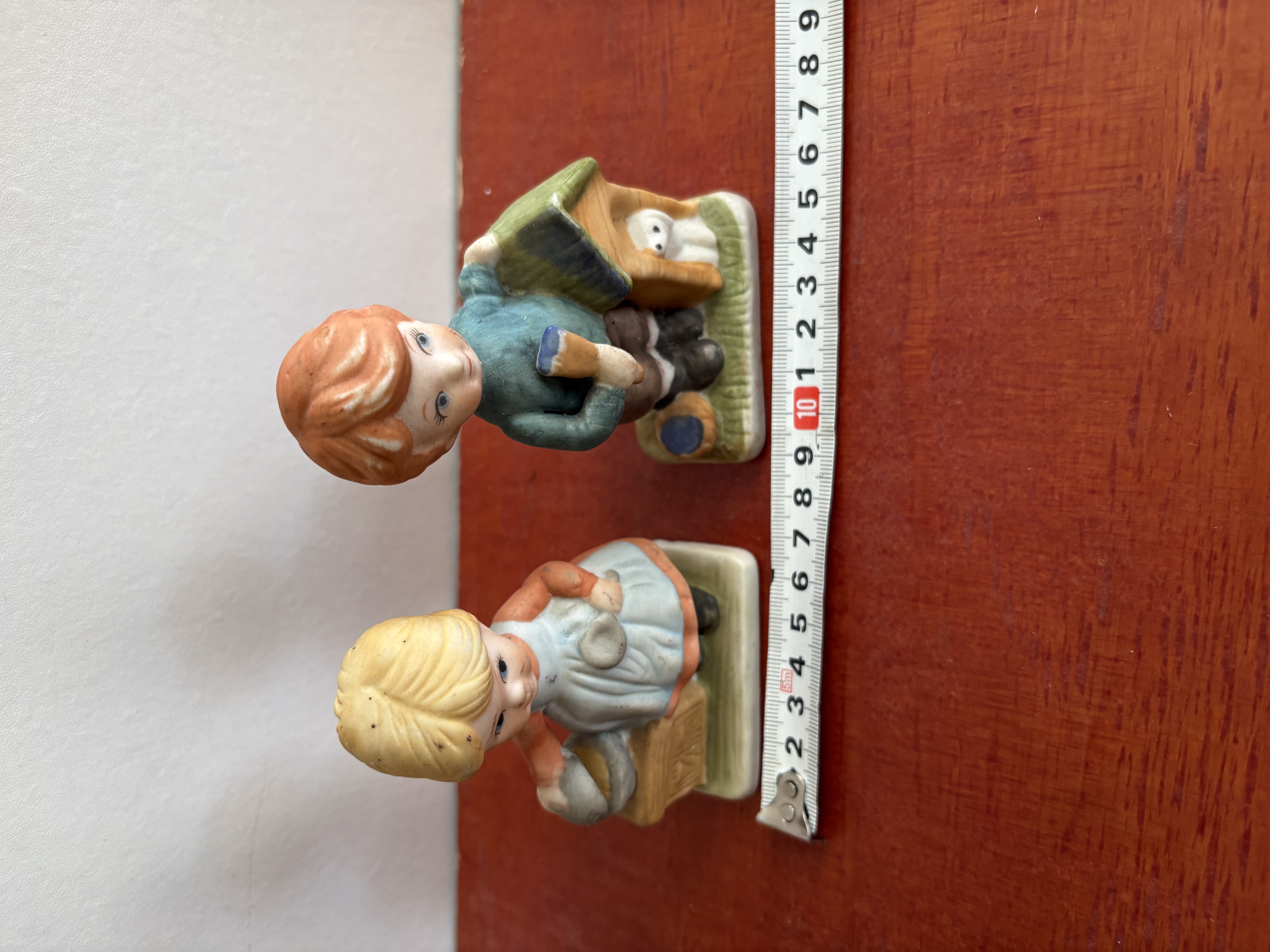 Porseleinen beeldjes jonge en meisje – foto 4 – kavel bij GSD Auctions, Zoeterwoude