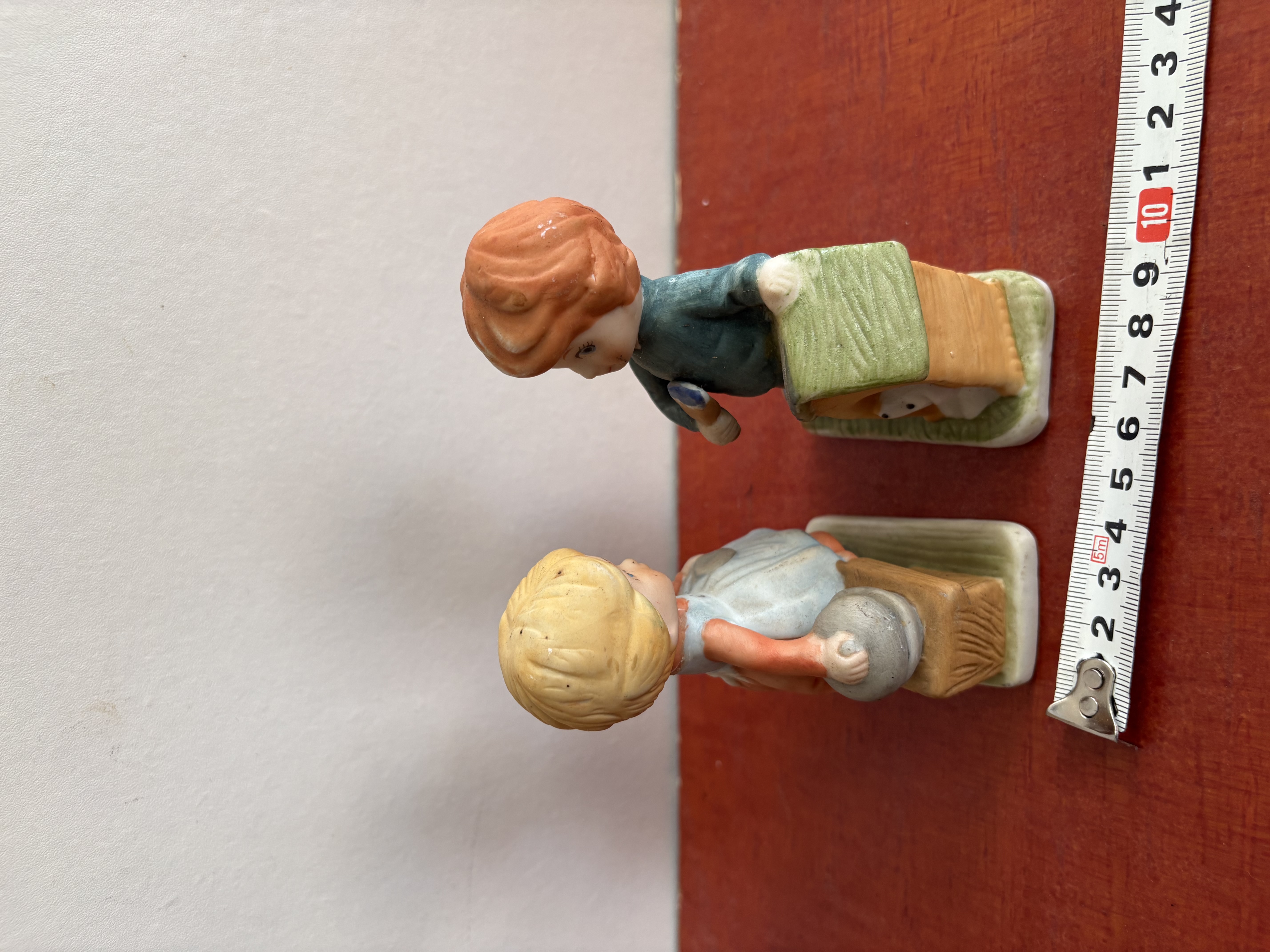 Porseleinen beeldjes jonge en meisje – foto 6 – kavel bij GSD Auctions, Zoeterwoude