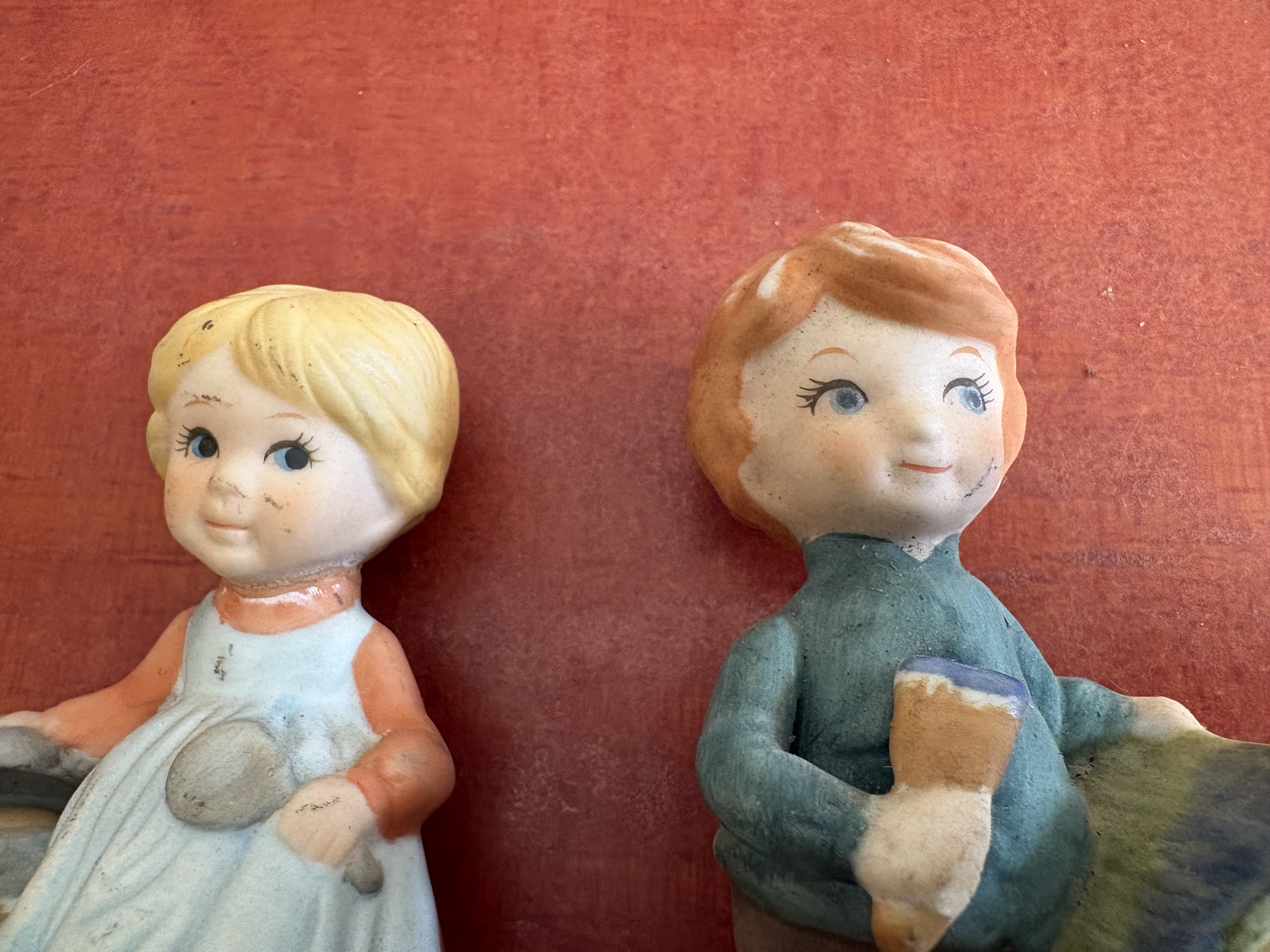 Porseleinen beeldjes jonge en meisje – foto 8 – kavel bij GSD Auctions, Zoeterwoude