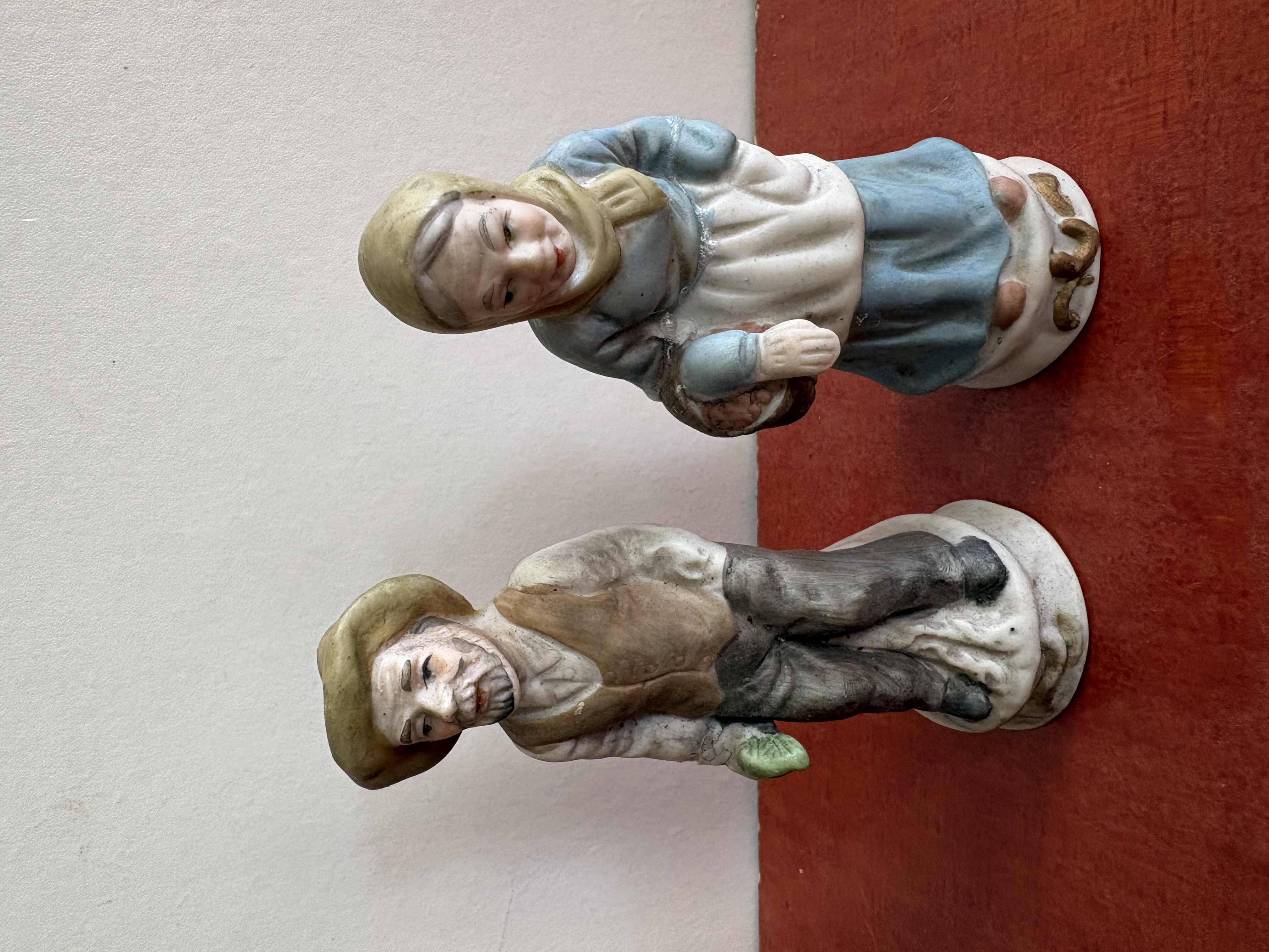 Porseleinen beeldjes opa en oma – foto 2 – kavel bij GSD Auctions, Zoeterwoude