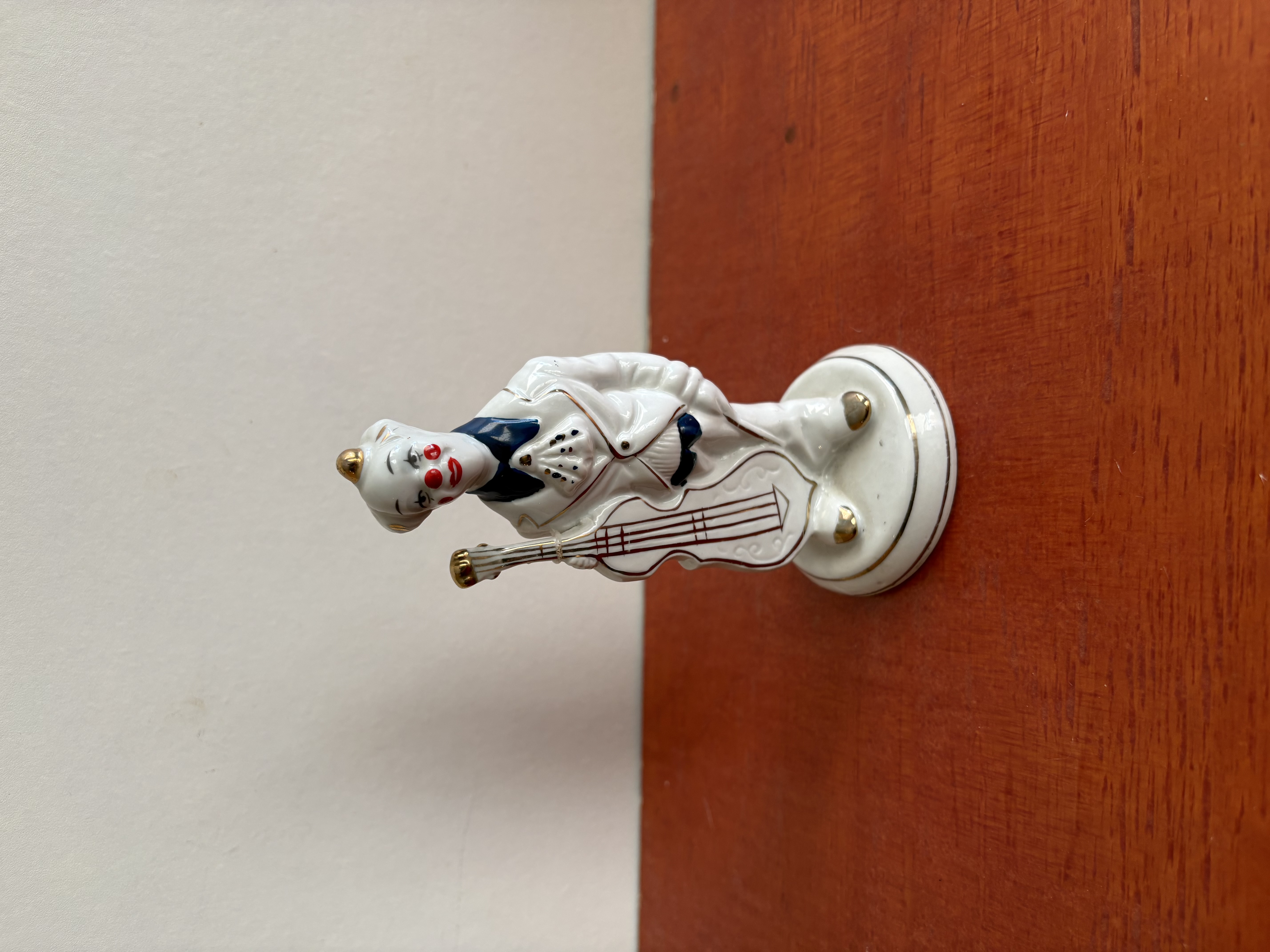 Porseleinen clown versierd met gouden stepjes – kavel bij GSD Auctions, Zoeterwoude