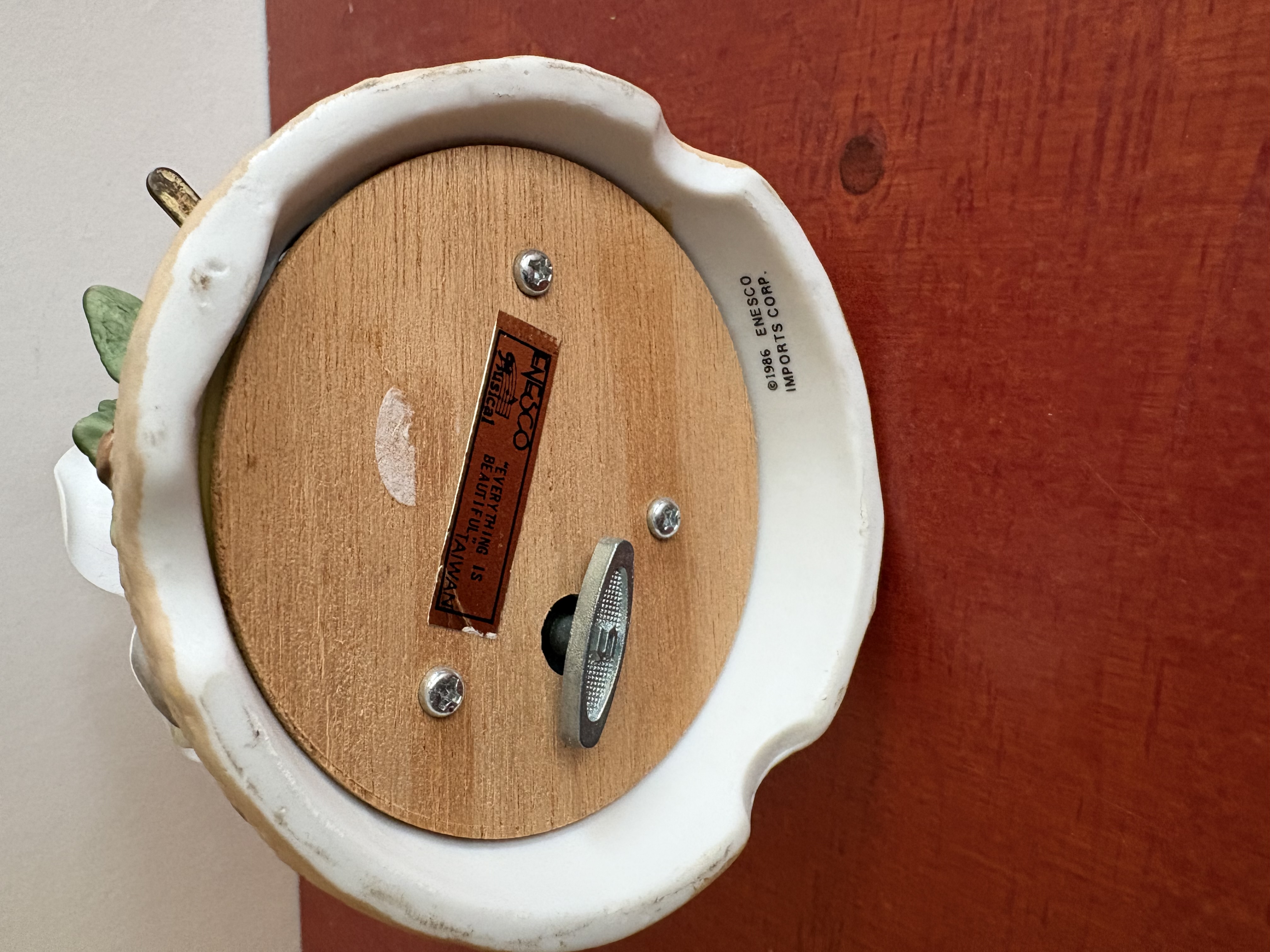 Porseleinen Muziek bloem met bewegende vlinder – foto 8 – kavel bij GSD Auctions, Zoeterwoude