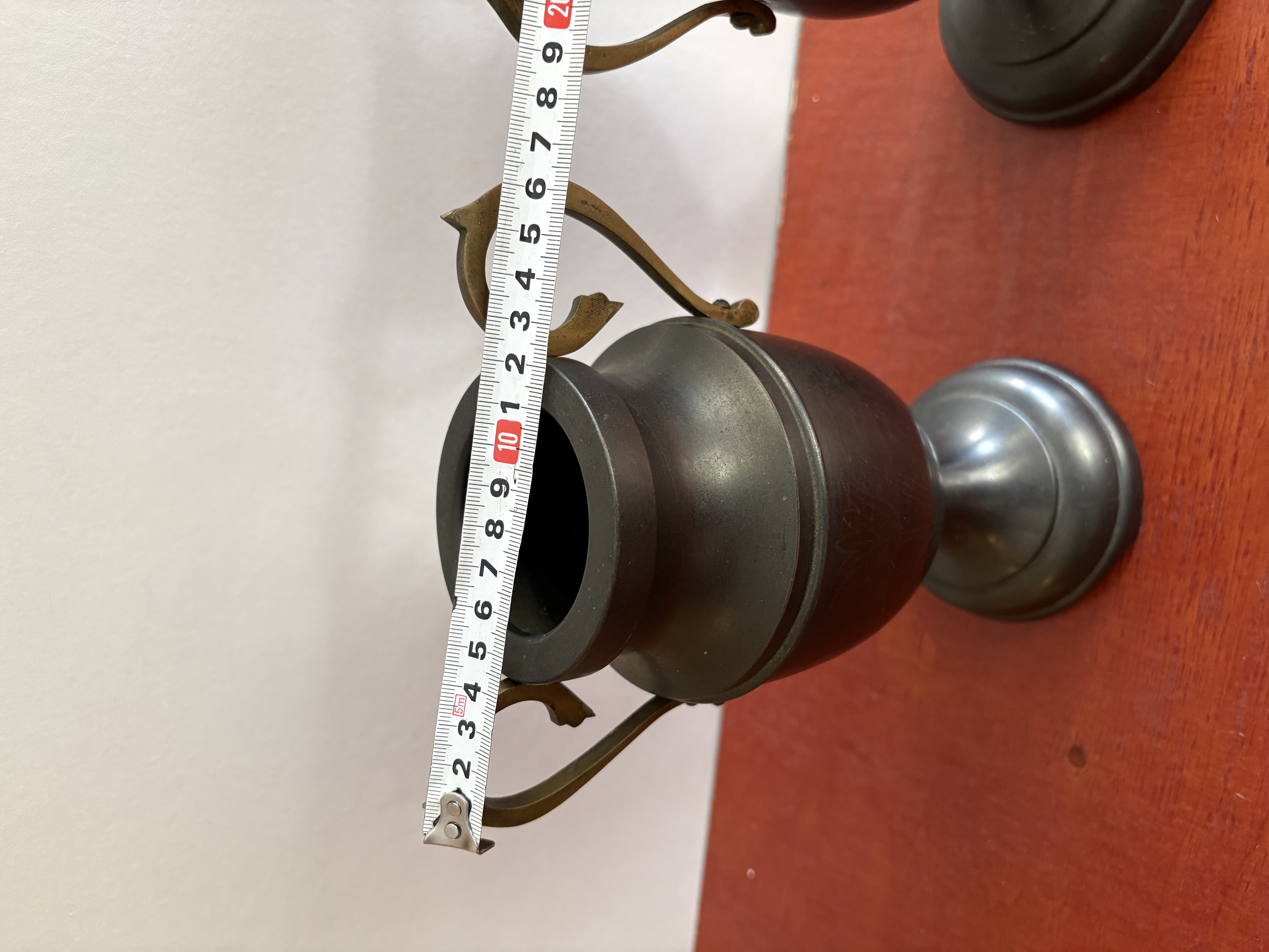 2 oude vazen voorkant tulpen getikt – foto 3 – kavel bij GSD Auctions, Zoeterwoude