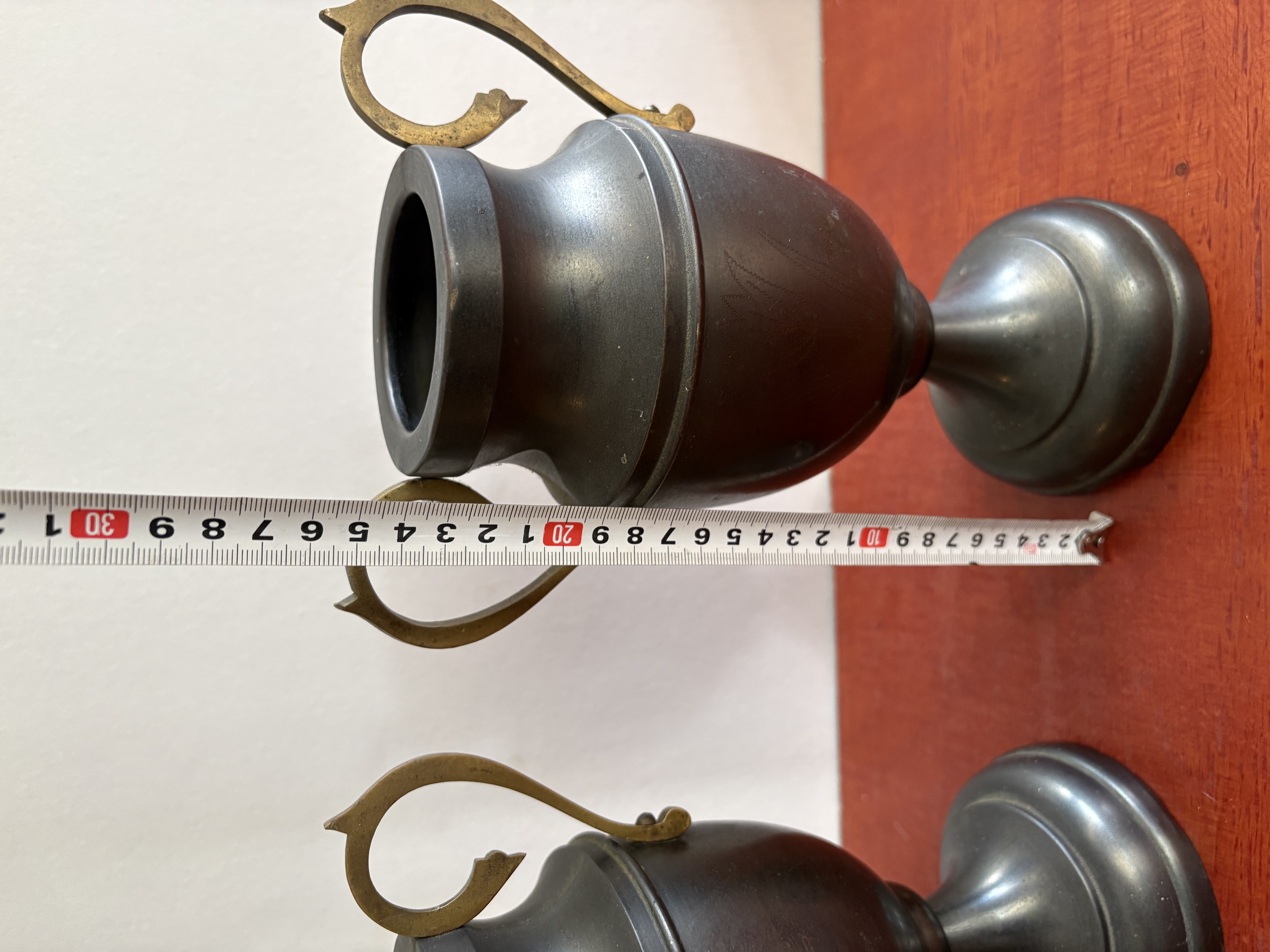 2 oude vazen voorkant tulpen getikt – foto 4 – kavel bij GSD Auctions, Zoeterwoude