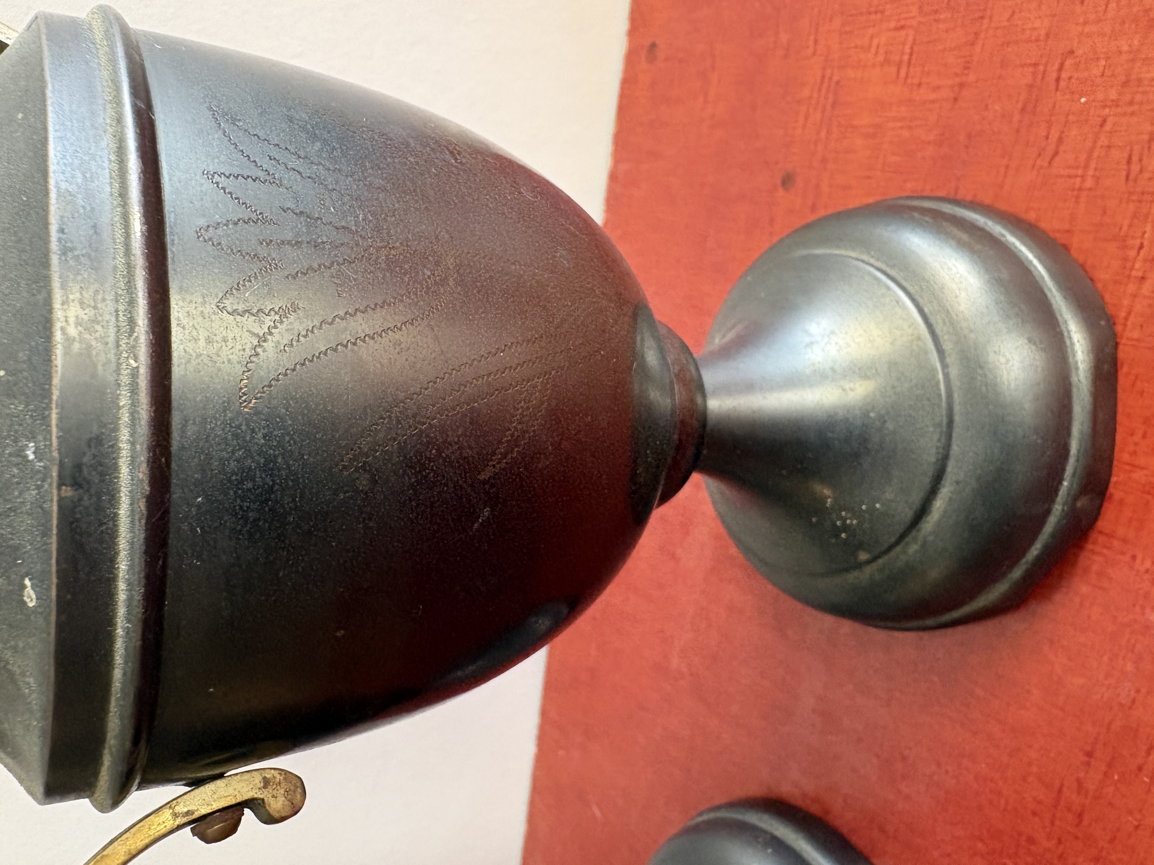 2 oude vazen voorkant tulpen getikt – foto 7 – kavel bij GSD Auctions, Zoeterwoude