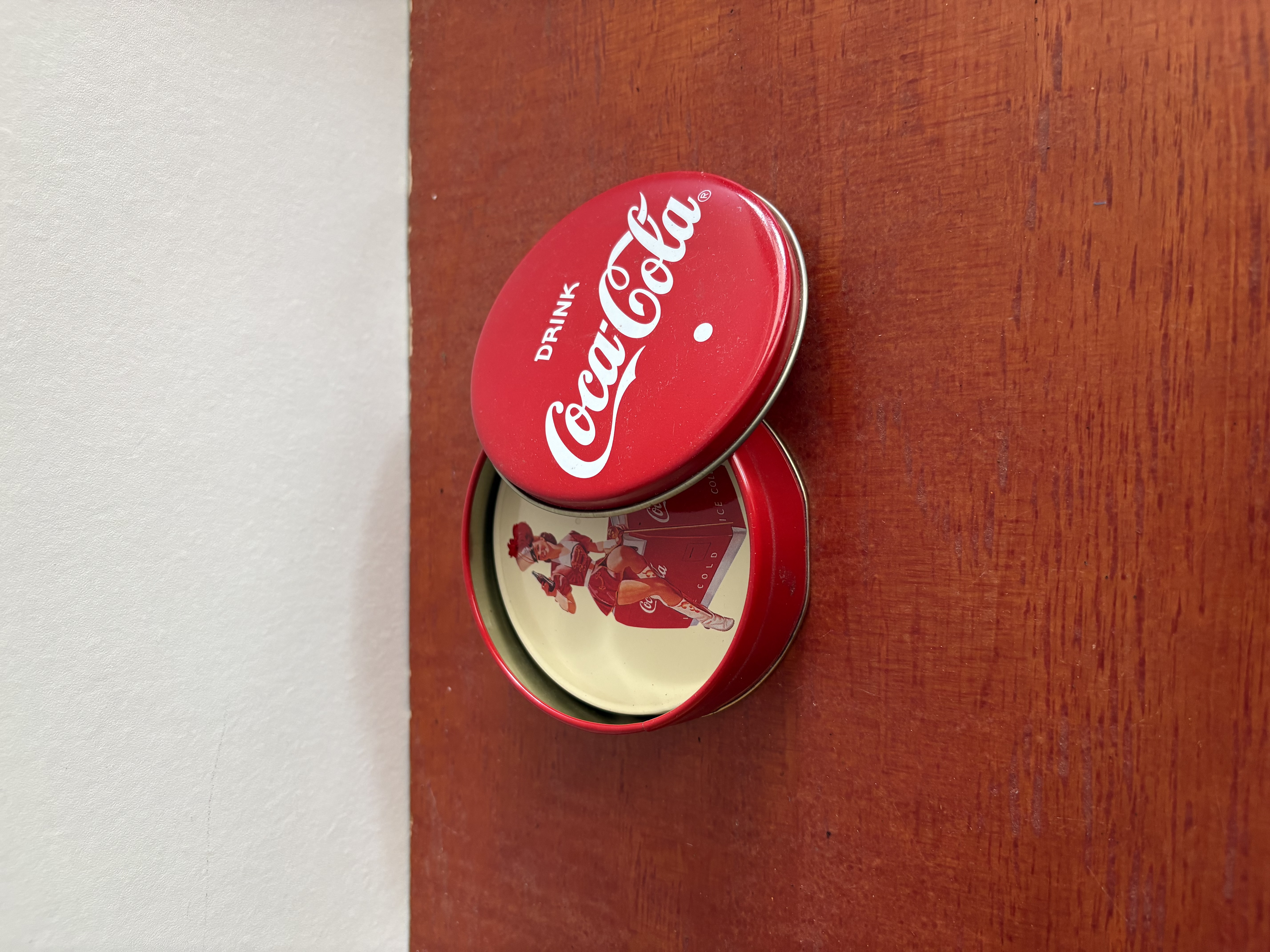 Opbergblikje Nummer 26 Coca-Cola – kavel bij GSD Auctions, Zoeterwoude
