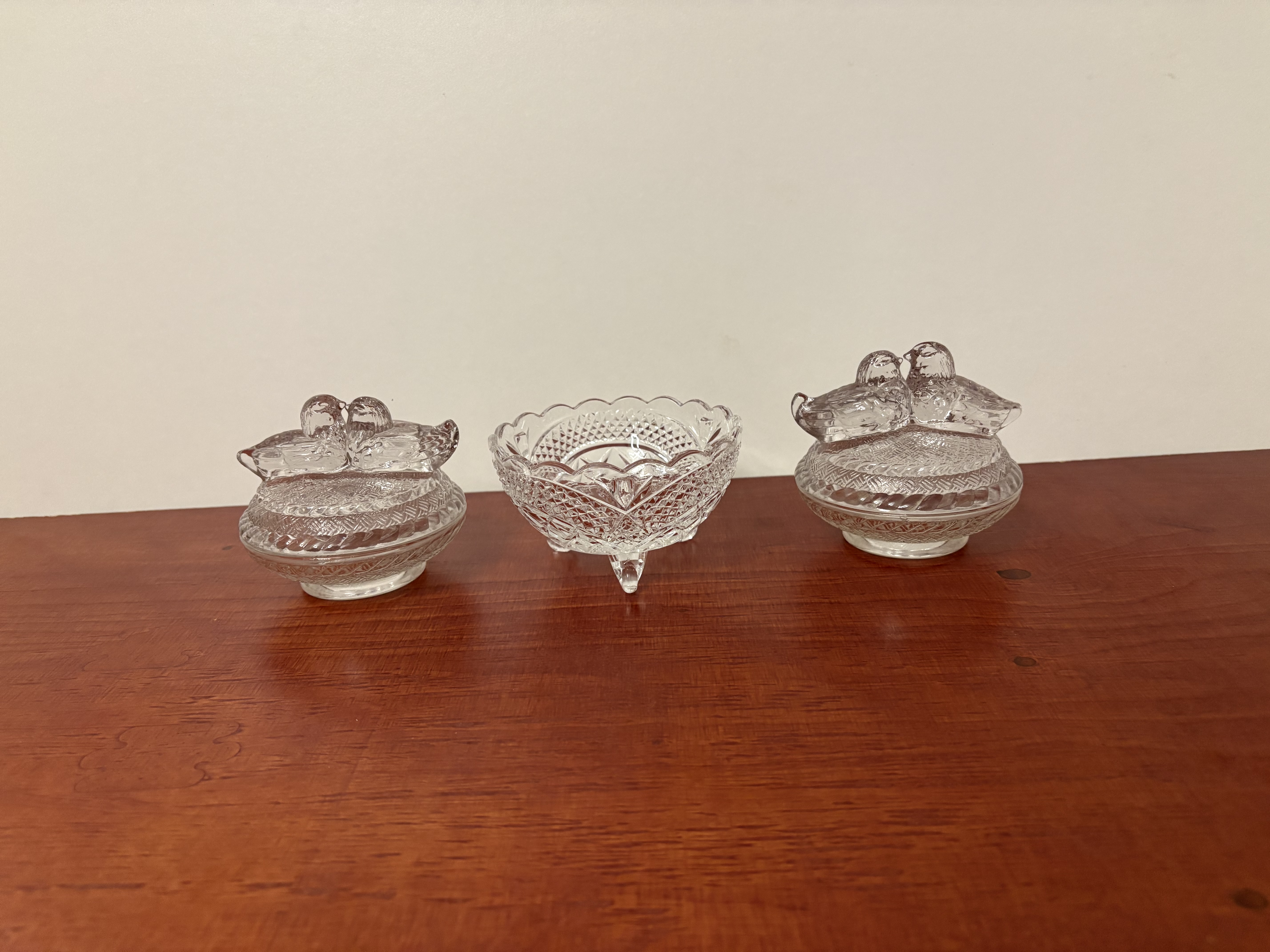 Kristallen schaaltje en 2 bonbonschaaltjes met deksel – foto 2 – kavel bij GSD Auctions, Zoeterwoude