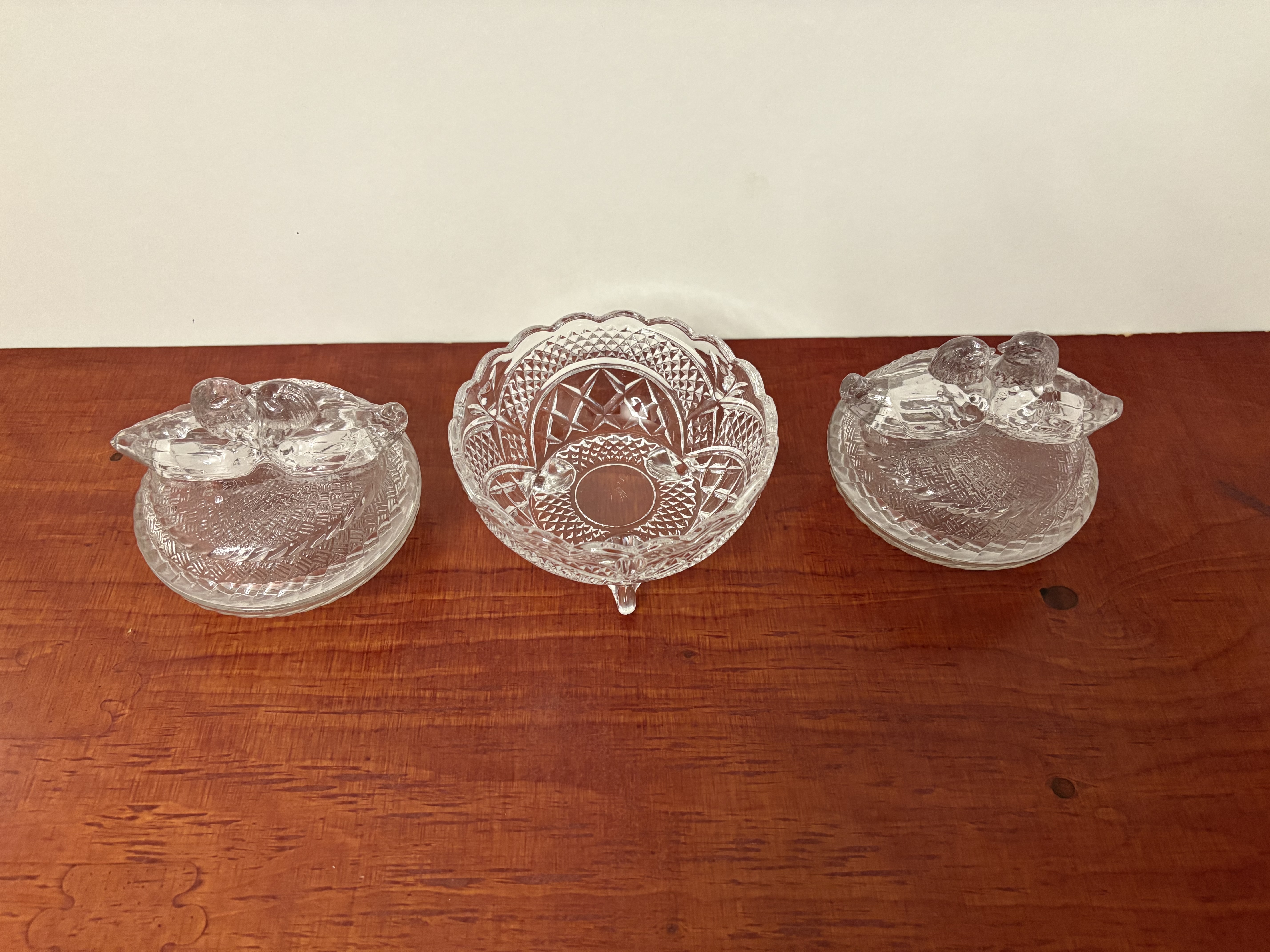 Kristallen schaaltje en 2 bonbonschaaltjes met deksel – foto 3 – kavel bij GSD Auctions, Zoeterwoude