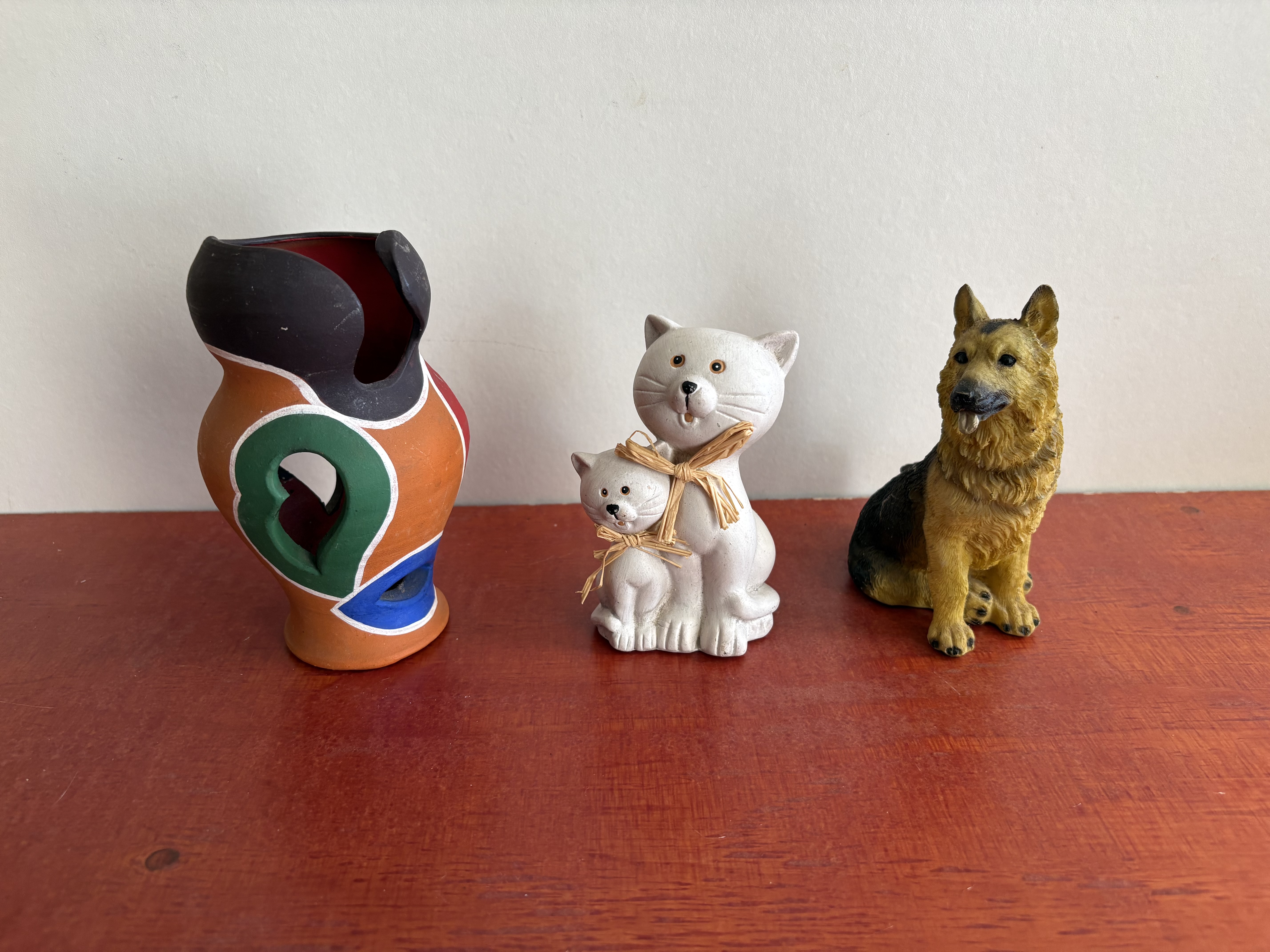 Hond, kat en handgemaakte vaas – kavel bij GSD Auctions, Zoeterwoude