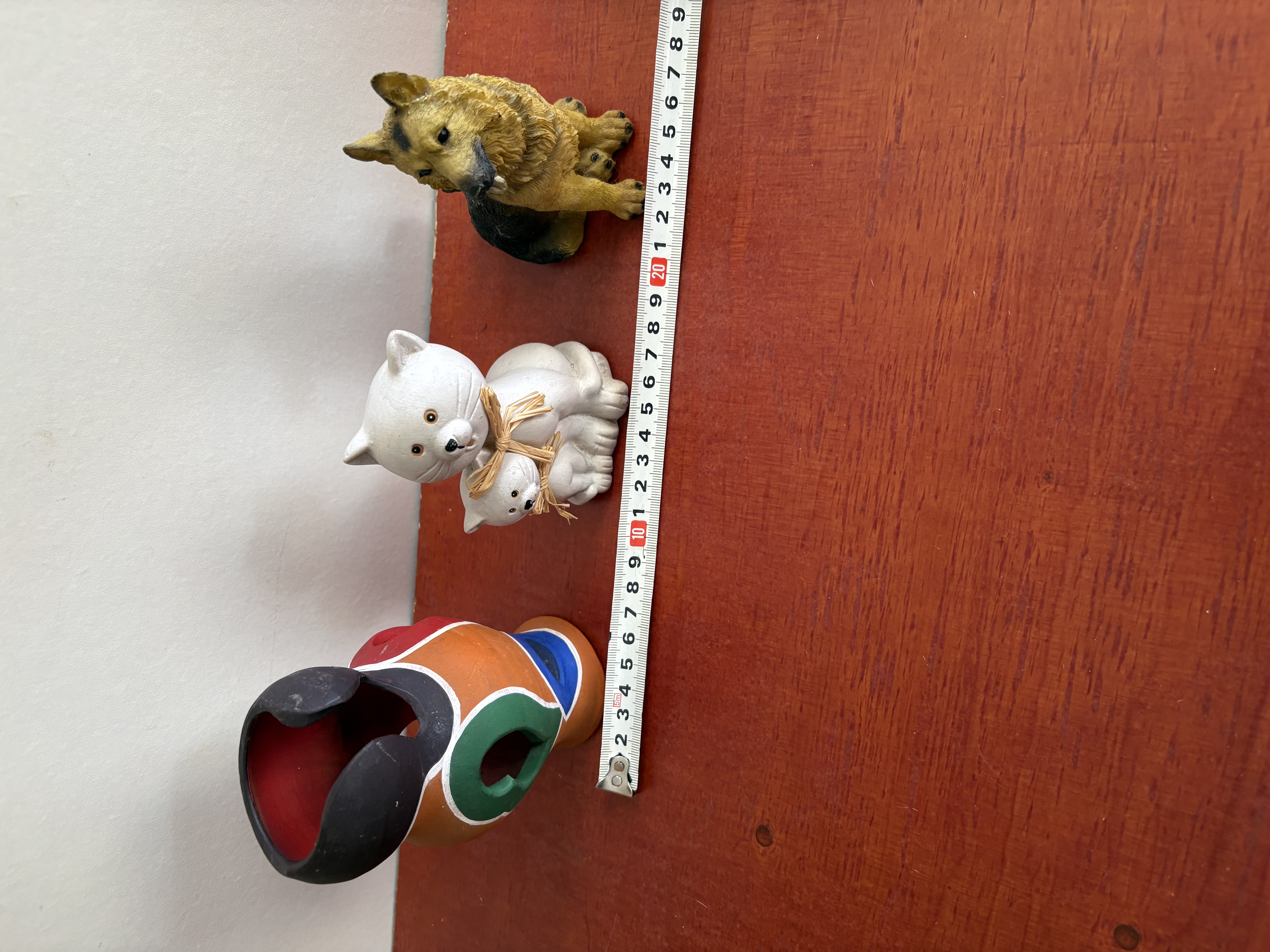 Hond, kat en handgemaakte vaas – foto 2 – kavel bij GSD Auctions, Zoeterwoude