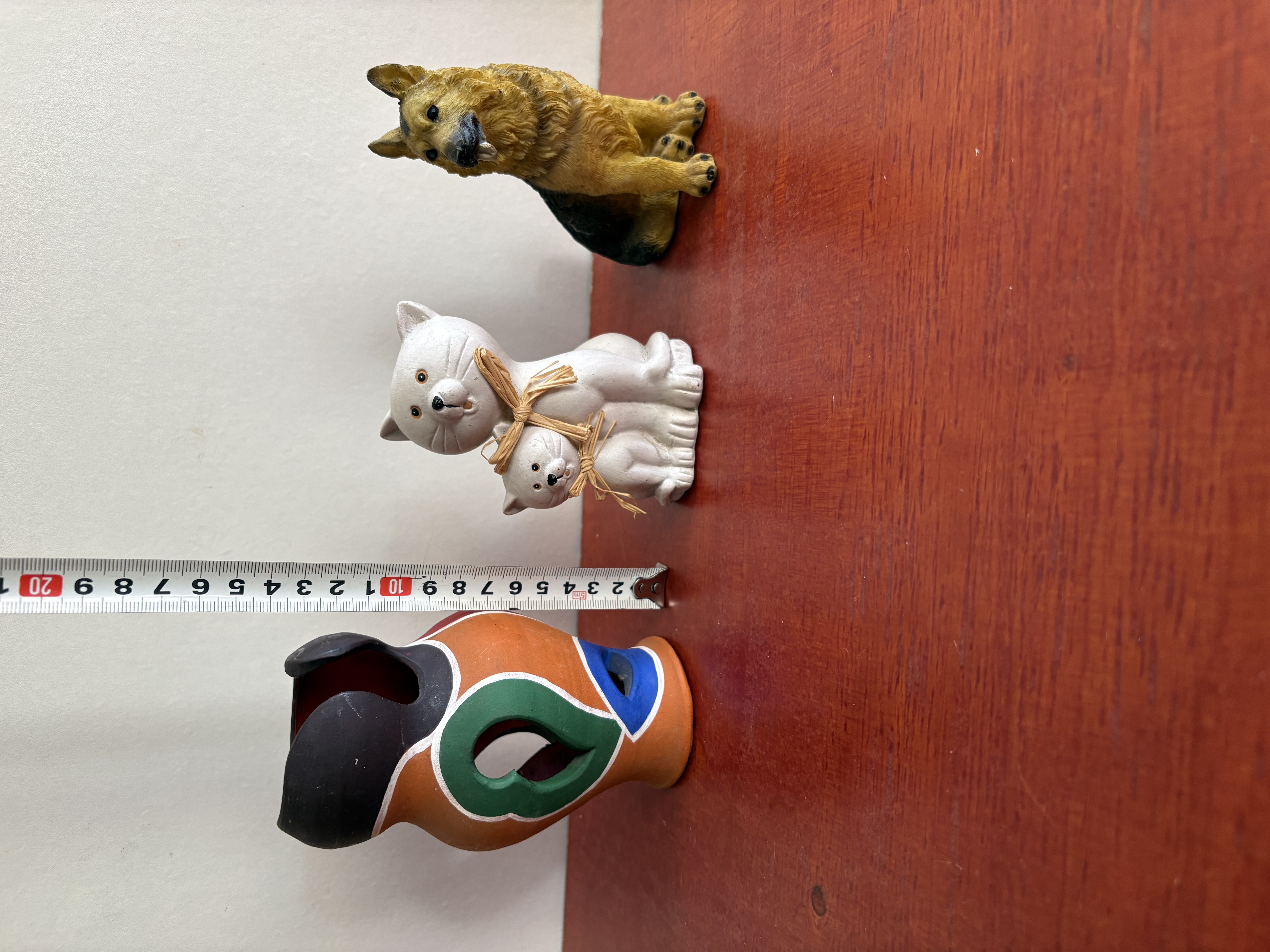 Hond, kat en handgemaakte vaas – foto 3 – kavel bij GSD Auctions, Zoeterwoude