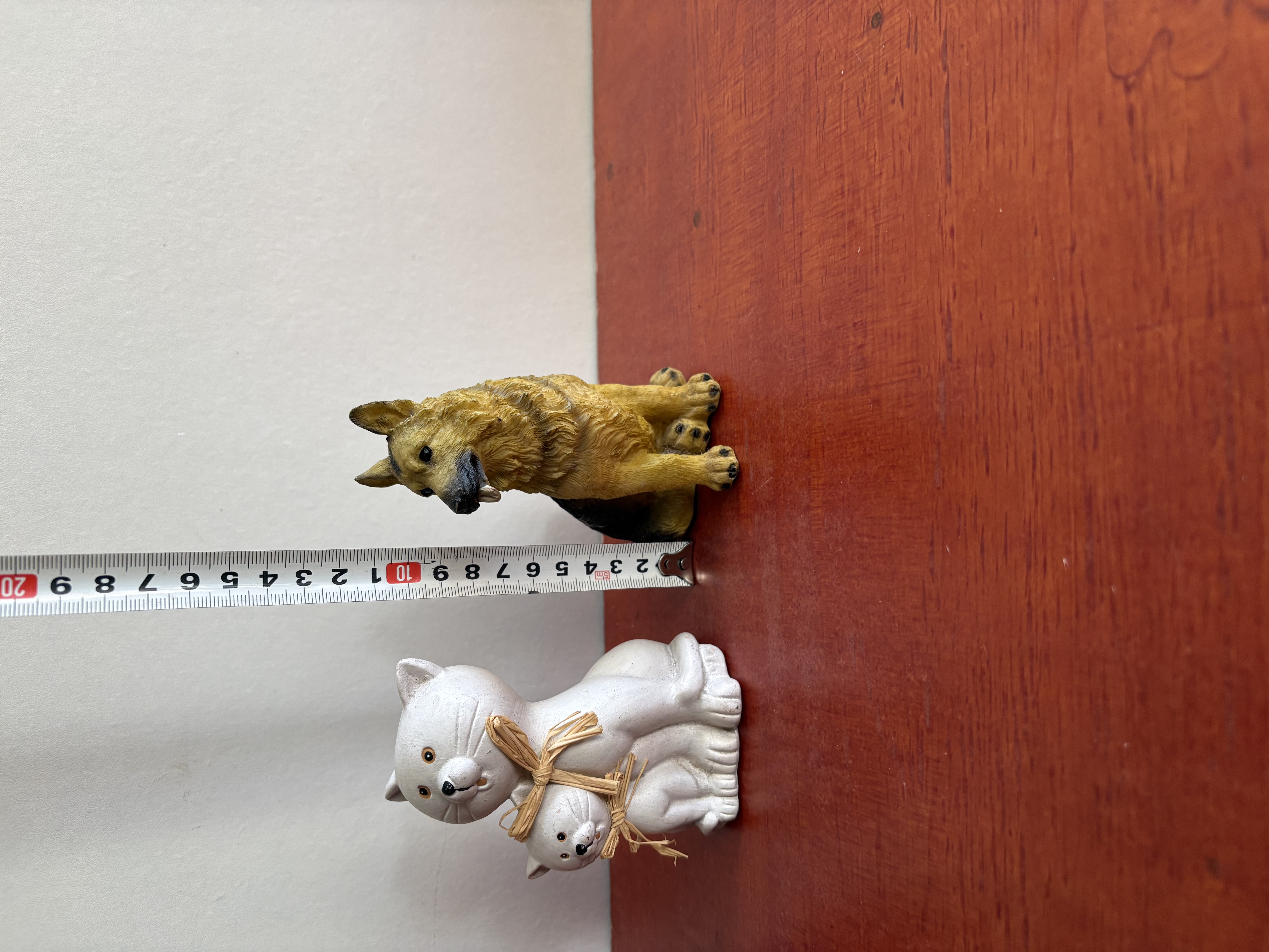 Hond, kat en handgemaakte vaas – foto 4 – kavel bij GSD Auctions, Zoeterwoude