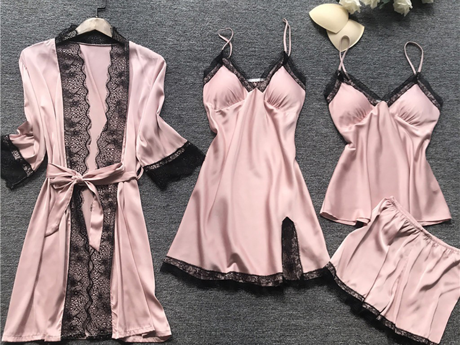 Nachtkleding set 4 delig - roze - maat L – kavel bij GSD Auctions, Zoeterwoude