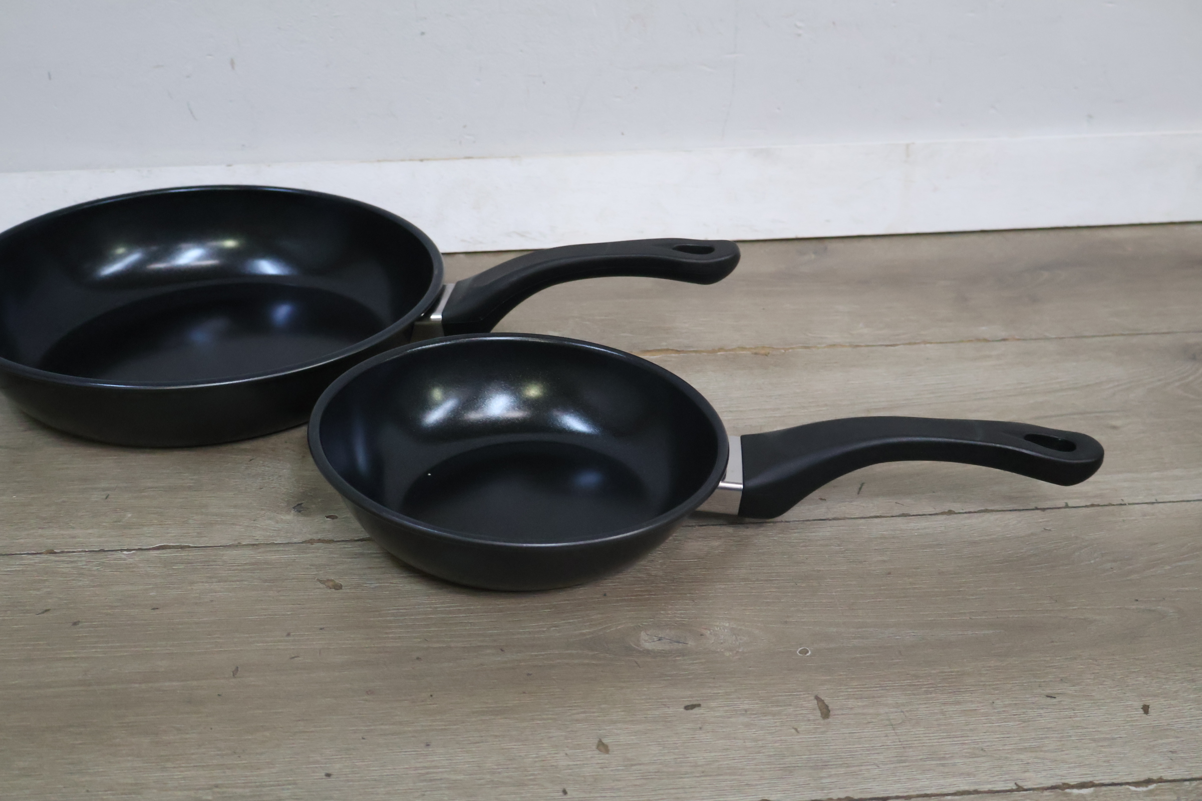 Set van 2 koekenpannen' – foto 3 – kavel bij GSD Auctions, Zoeterwoude