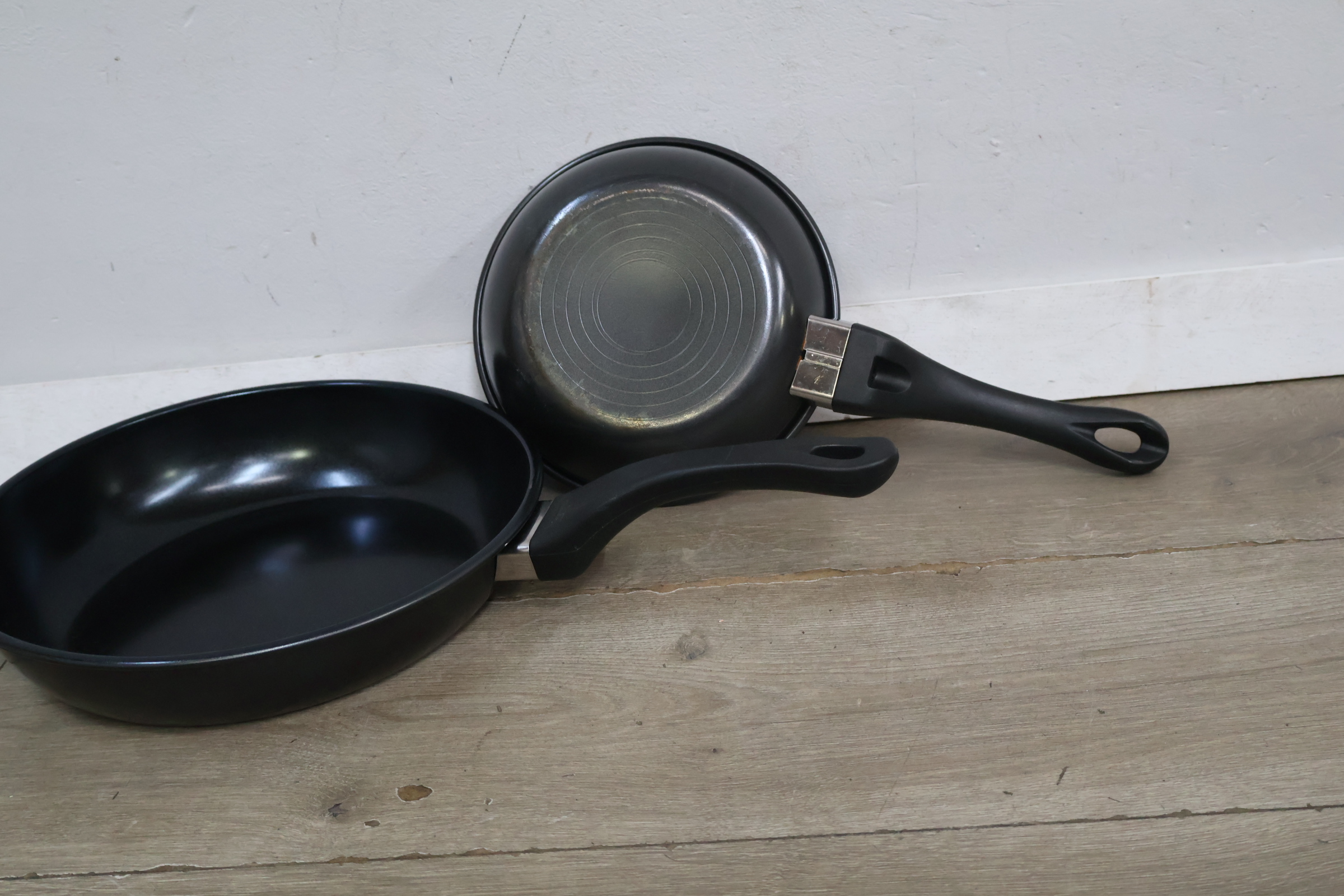 Set van 2 koekenpannen' – foto 5 – kavel bij GSD Auctions, Zoeterwoude