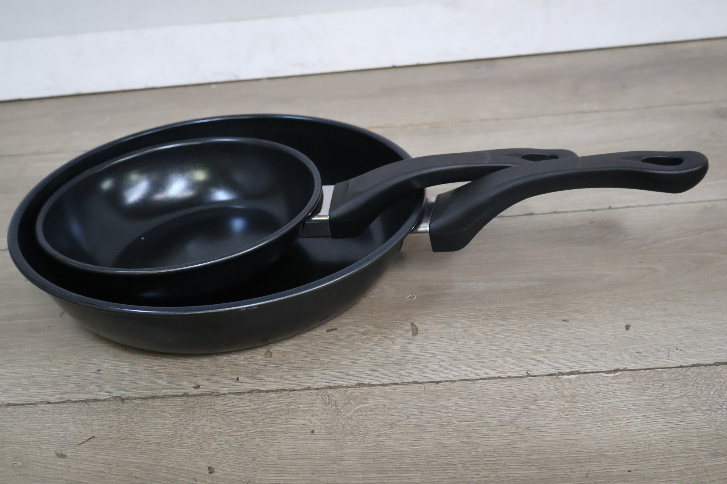 Set van 2 koekenpannen' – foto 9 – kavel bij GSD Auctions, Zoeterwoude