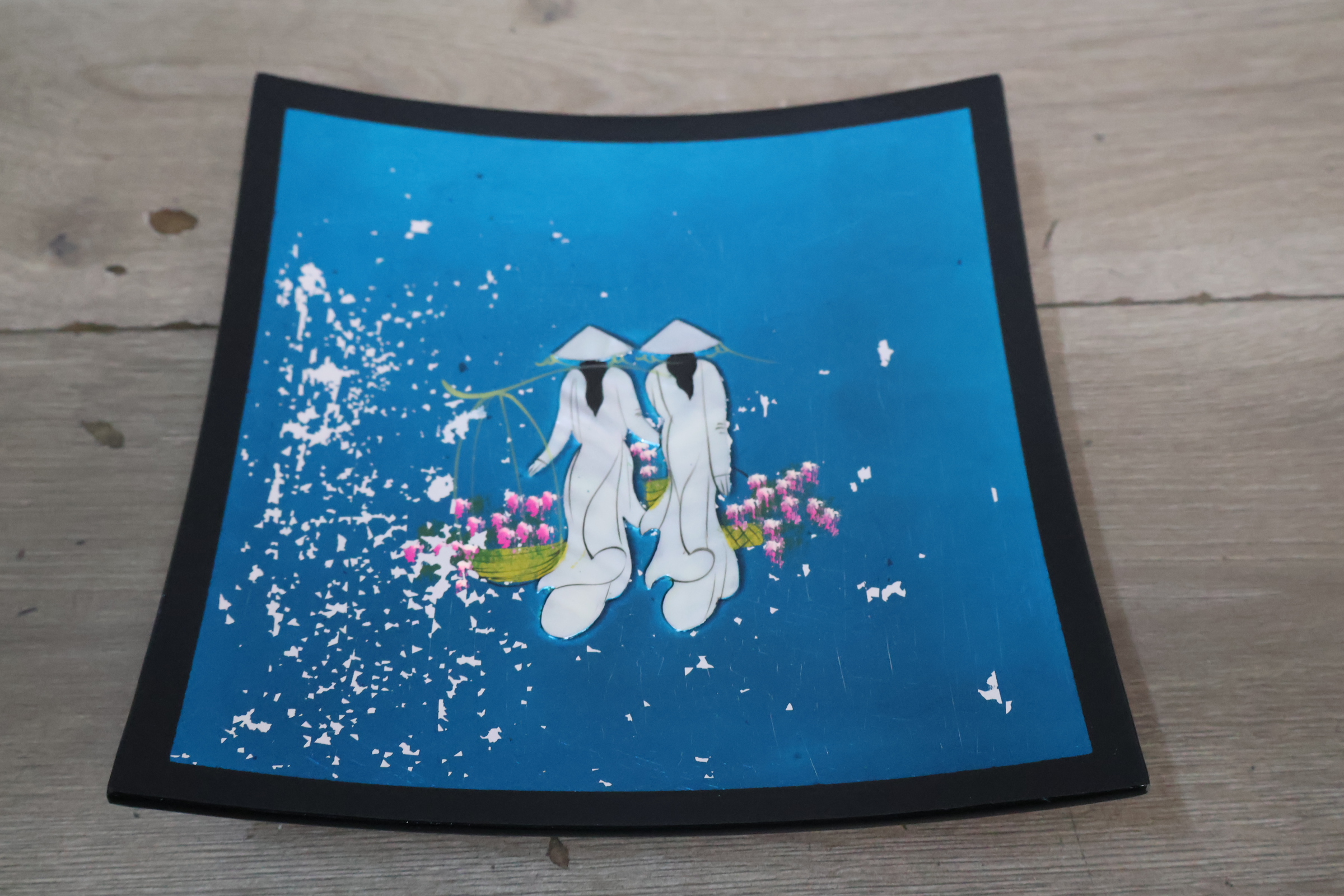 Set van 3 decoratieve borden met Aziatisch motief' – foto 8 – kavel bij GSD Auctions, Zoeterwoude
