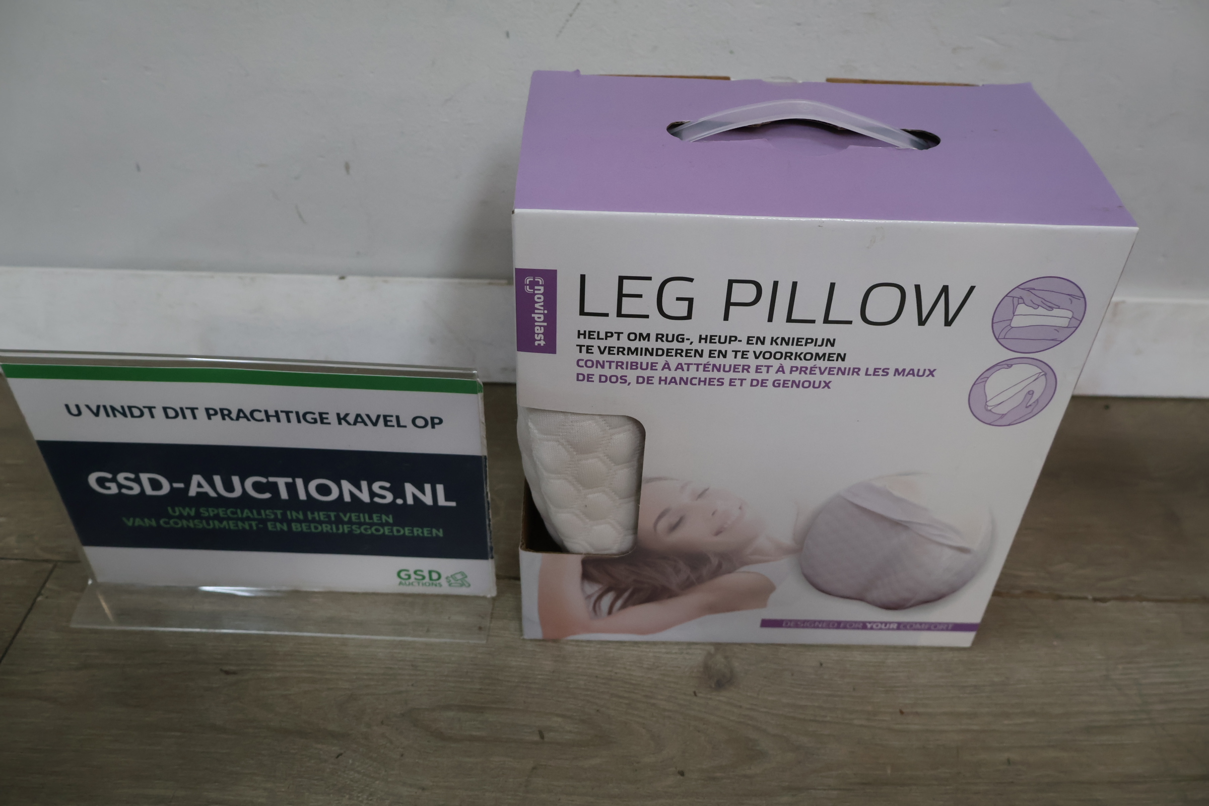 Noviplast Leg Pillow ondersteuningskussen' – foto 2 – kavel bij GSD Auctions, Zoeterwoude