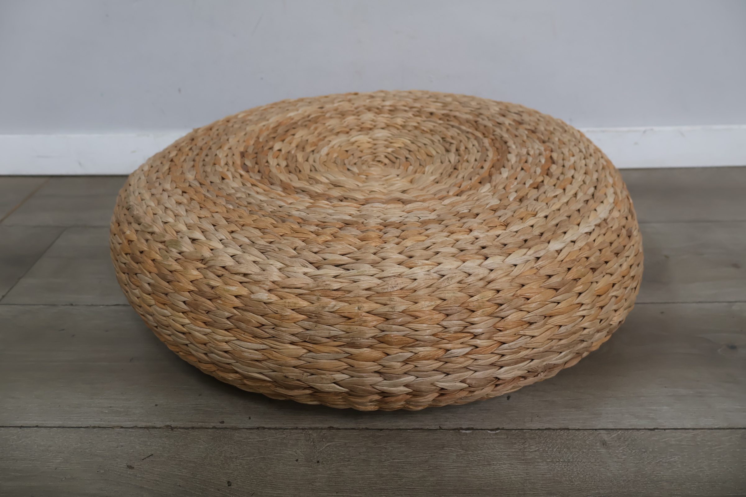Rond gevlochten poef' – foto 3 – kavel bij GSD Auctions, Zoeterwoude