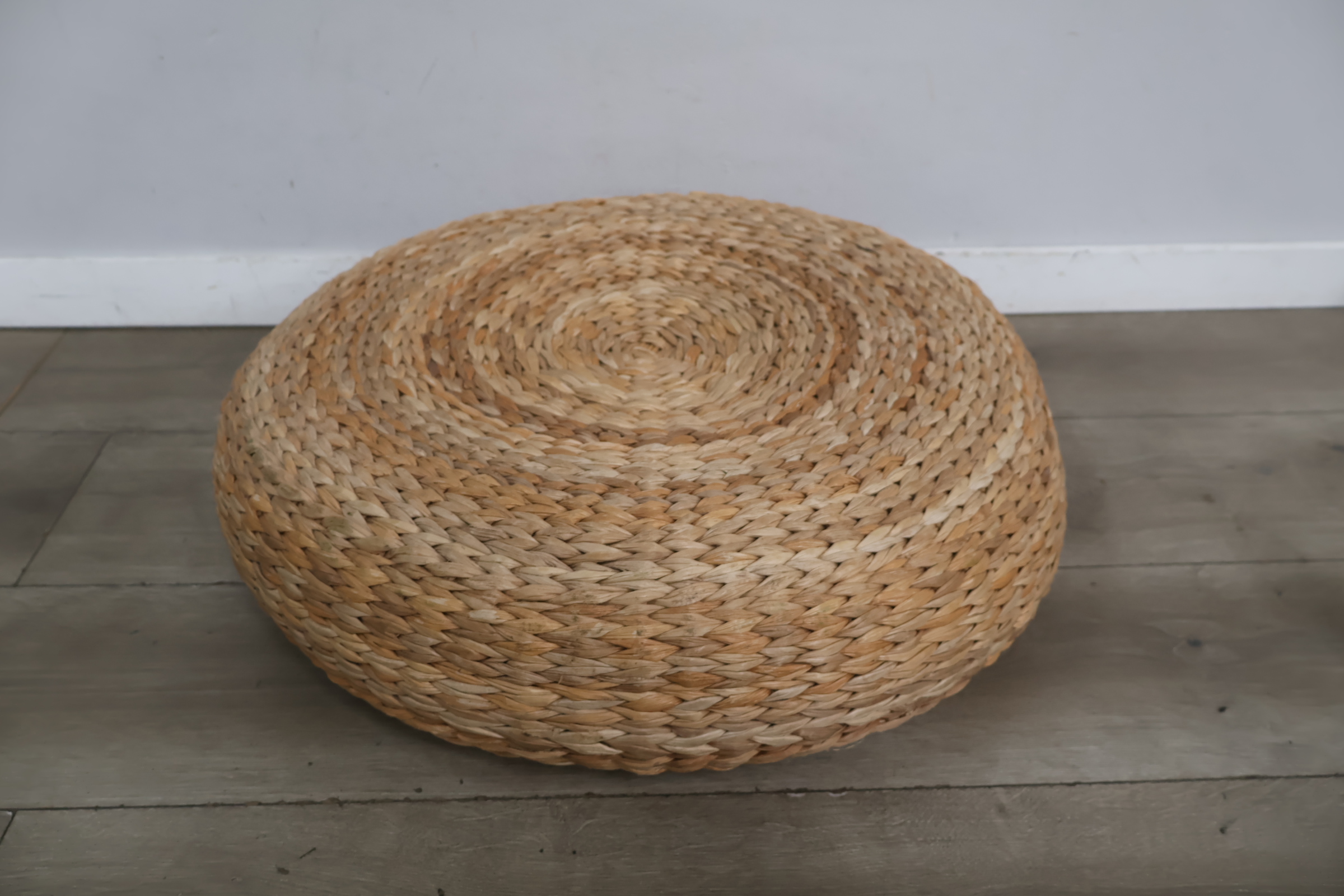 Rond gevlochten poef' – foto 4 – kavel bij GSD Auctions, Zoeterwoude
