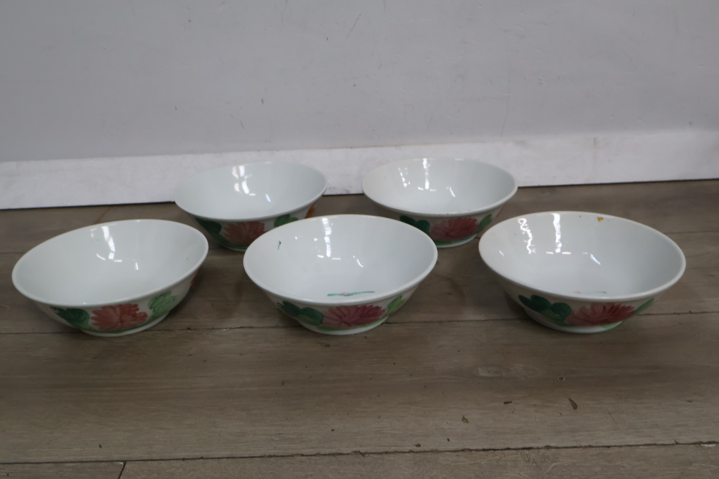 Set van 5 Porseleinen Kommen' – foto 3 – kavel bij GSD Auctions, Zoeterwoude
