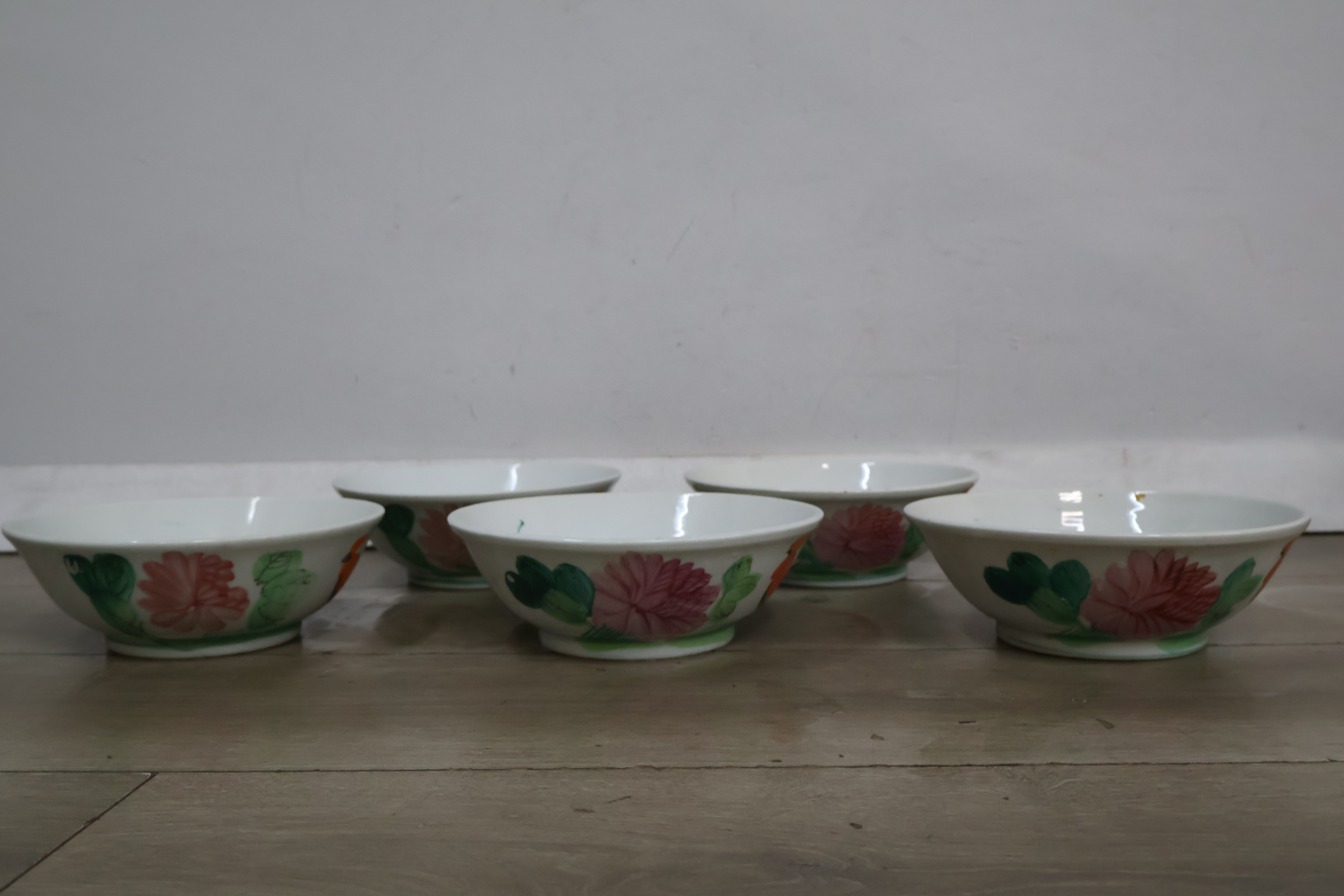 Set van 5 Porseleinen Kommen' – foto 5 – kavel bij GSD Auctions, Zoeterwoude