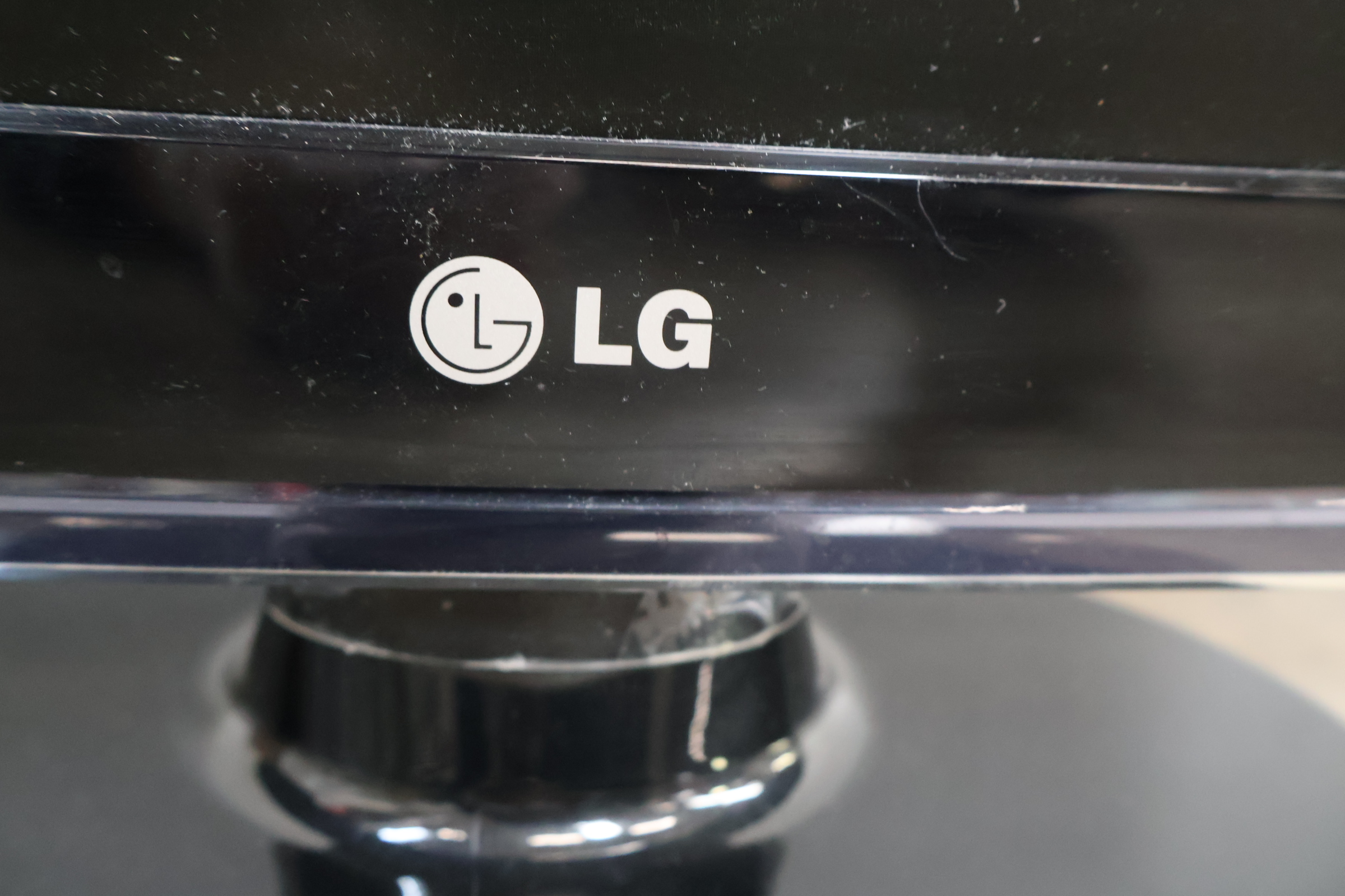 LG Flatron W2753VC monitor' – foto 7 – kavel bij GSD Auctions, Zoeterwoude