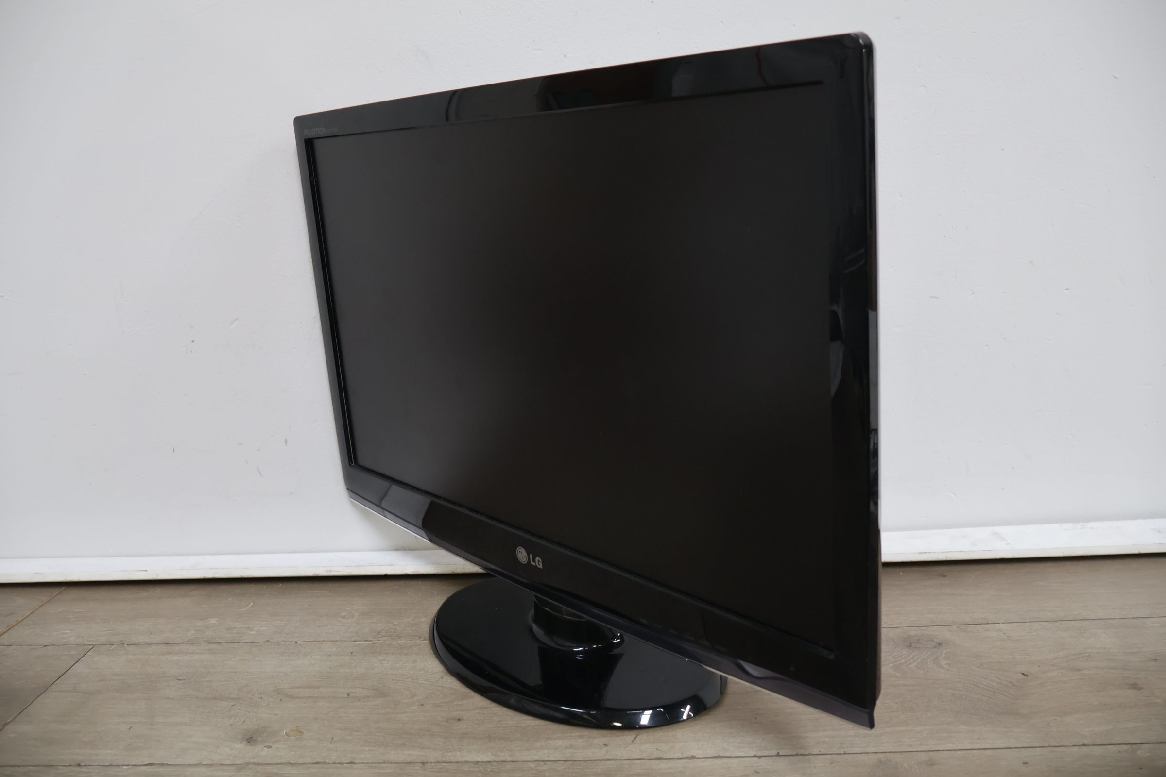 LG Flatron W2753VC monitor' – foto 10 – kavel bij GSD Auctions, Zoeterwoude