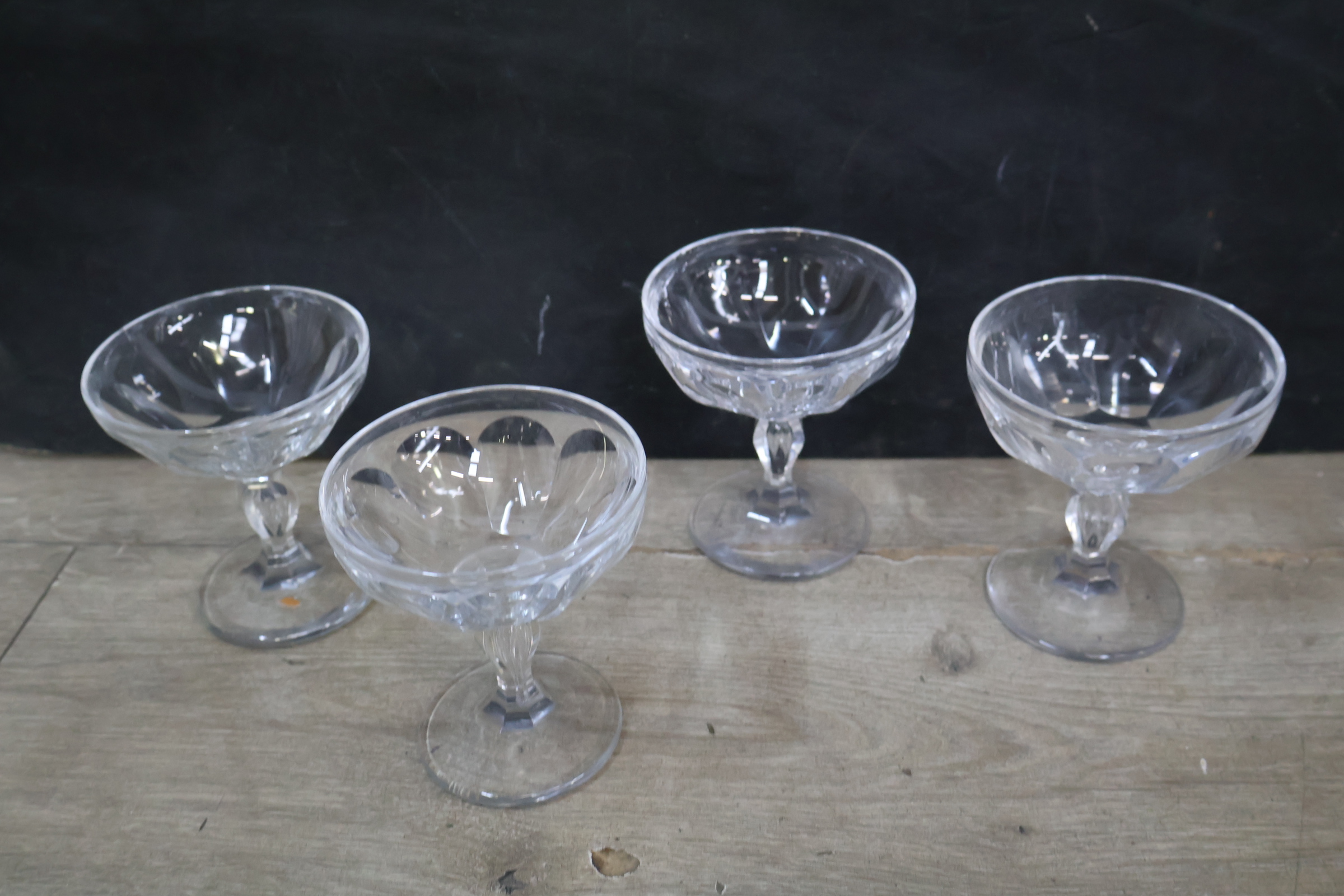 Set diverse kristallen likeurglazen met karaf' – foto 8 – kavel bij GSD Auctions, Zoeterwoude